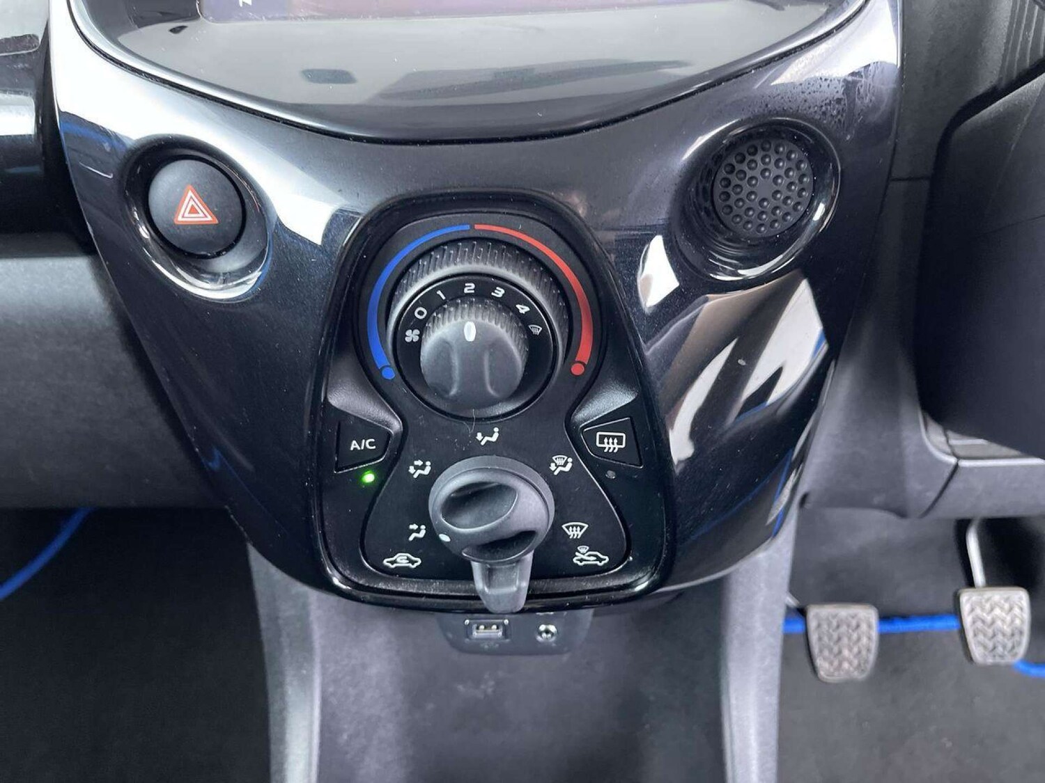 Used Toyota AYGO 2015 for sale - 75958278: Photo 41