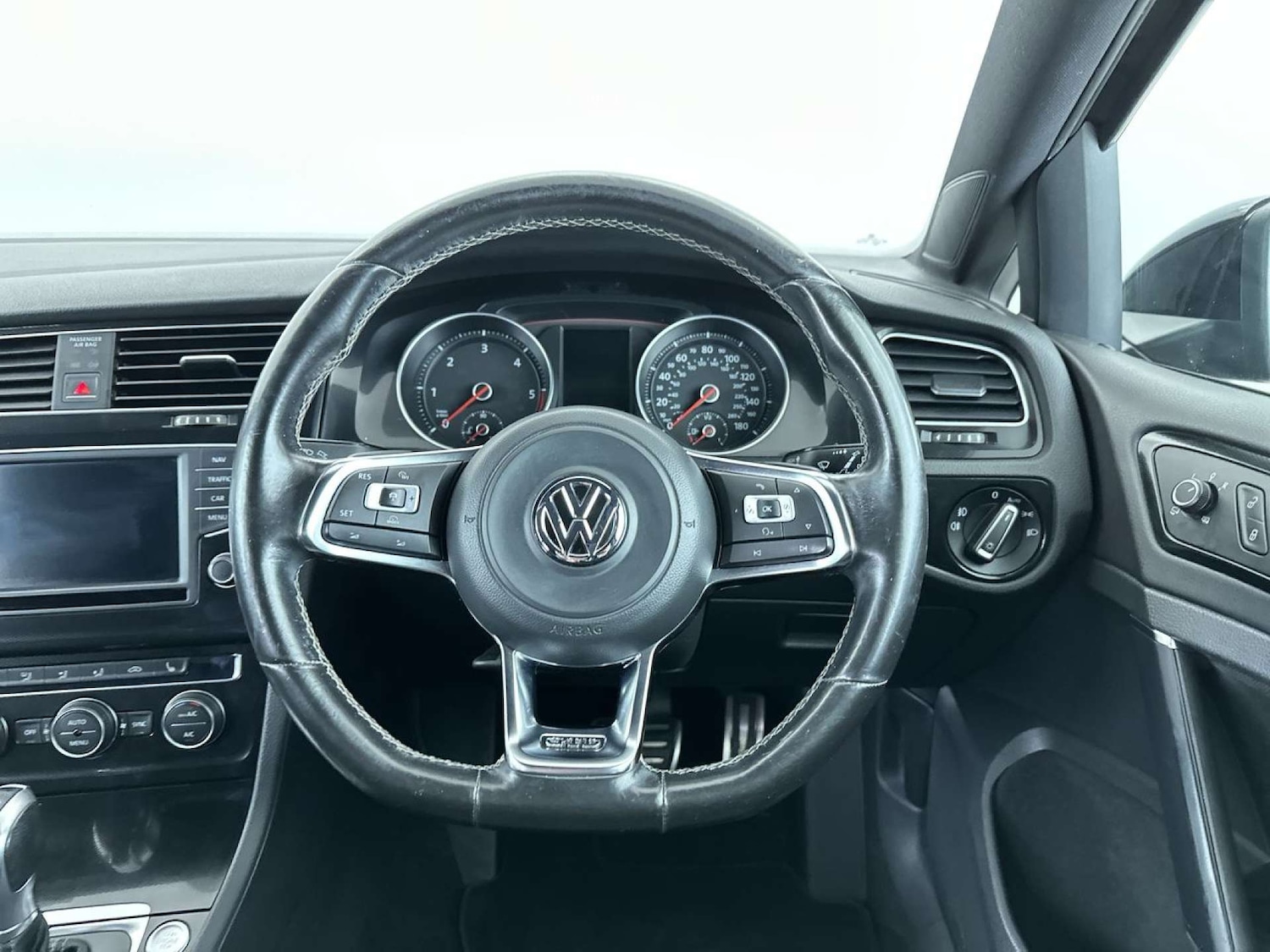 Used Volkswagen Golf 2017 for sale - 77872443: Photo 32