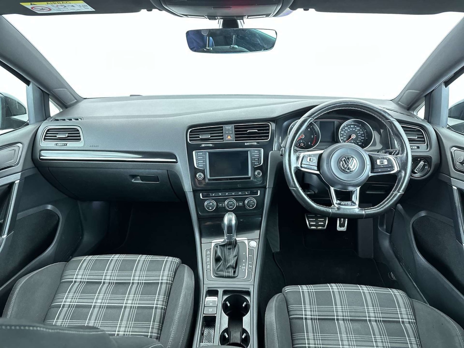 Used Volkswagen Golf 2017 for sale - 77872443: Photo 8