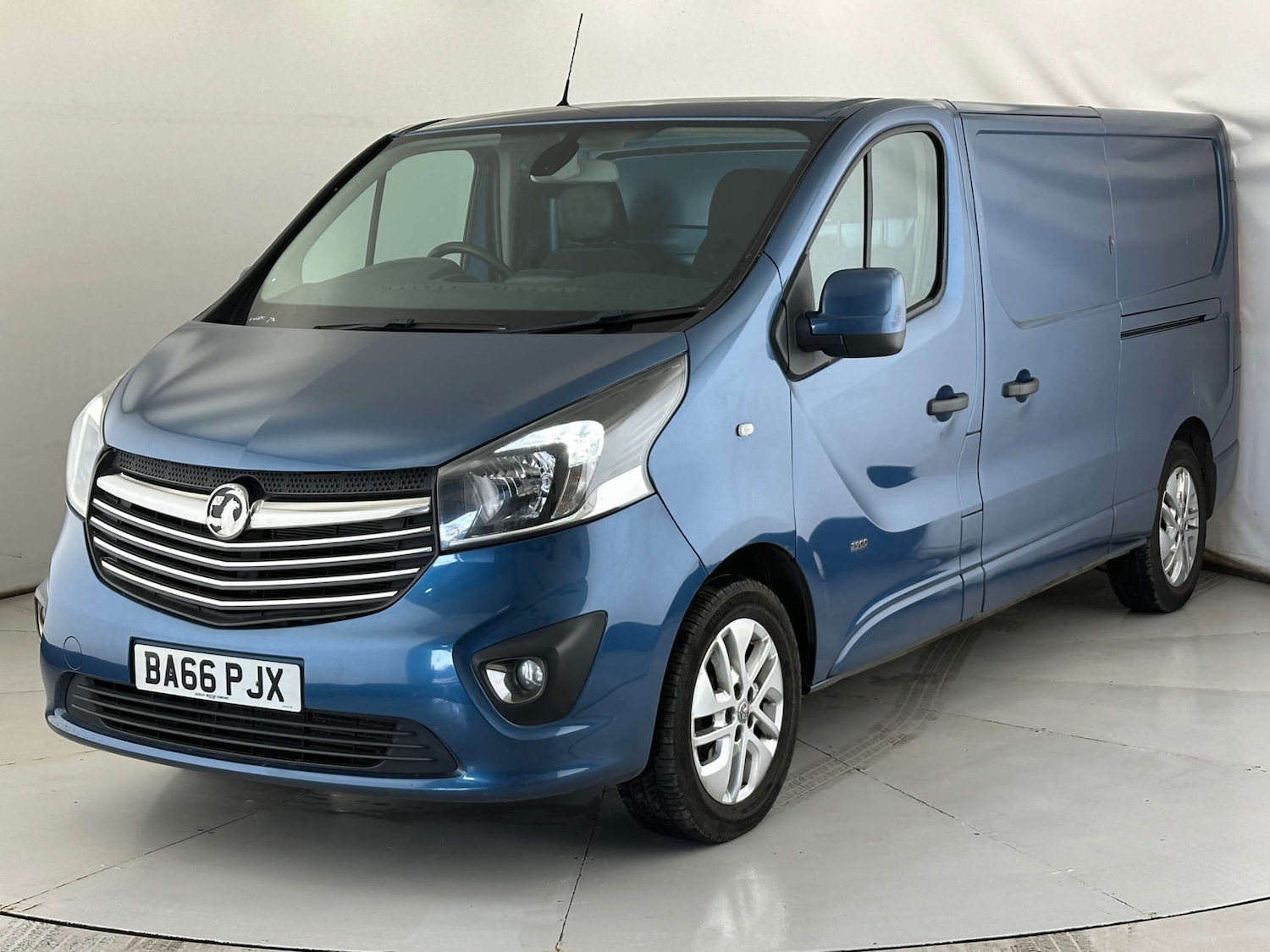 Used Vauxhall Vivaro 2017 for sale - 78210401: Photo 3