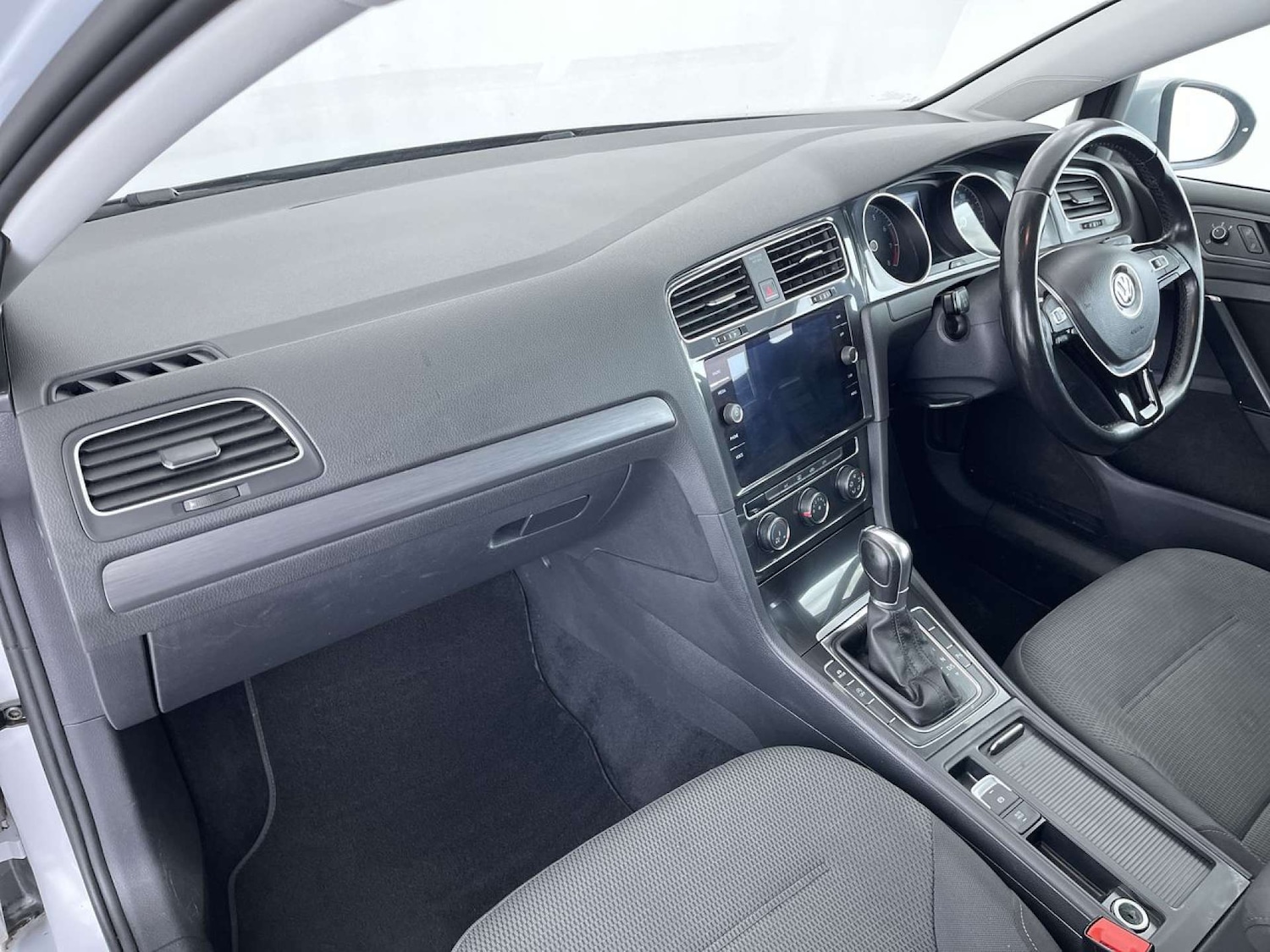 Used Volkswagen Golf 2018 for sale - 77245603: Photo 32