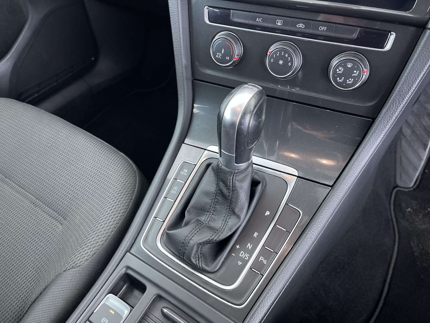 Used Volkswagen Golf 2018 for sale - 77245603: Photo 48