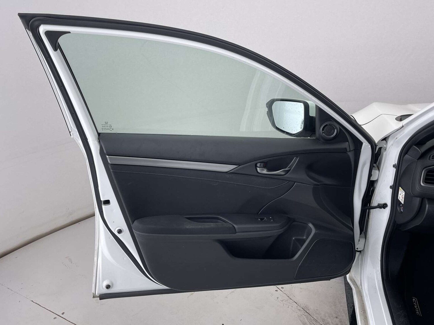 Used Honda Civic 2018 for sale - 76210028: Photo 27