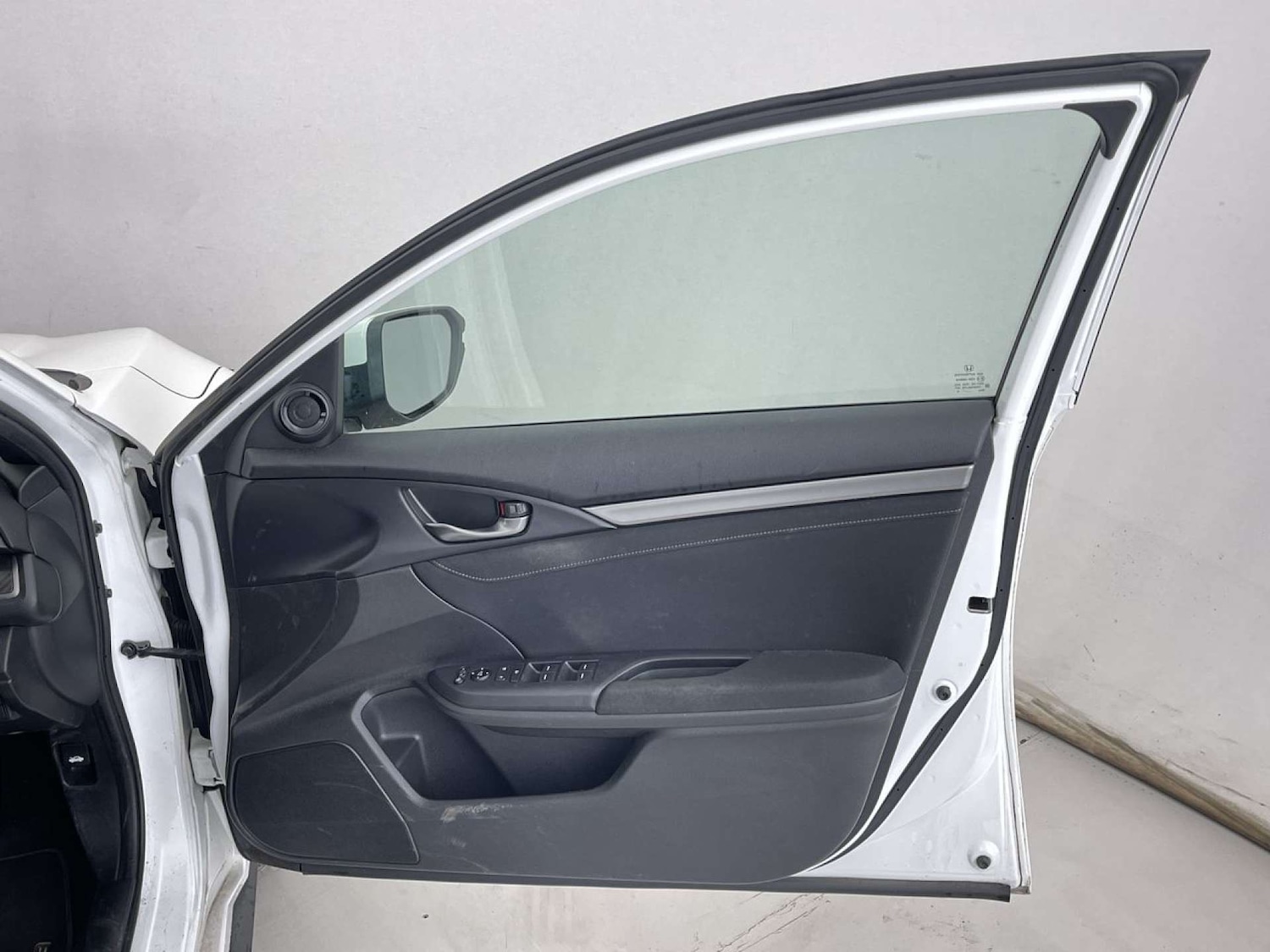 Used Honda Civic 2018 for sale - 76210028: Photo 29