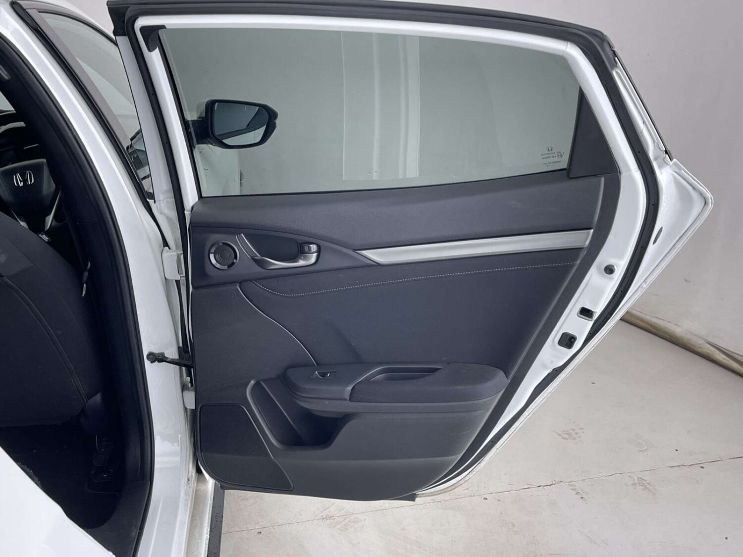 Used Honda Civic 2018 for sale - 76210028: Photo 30