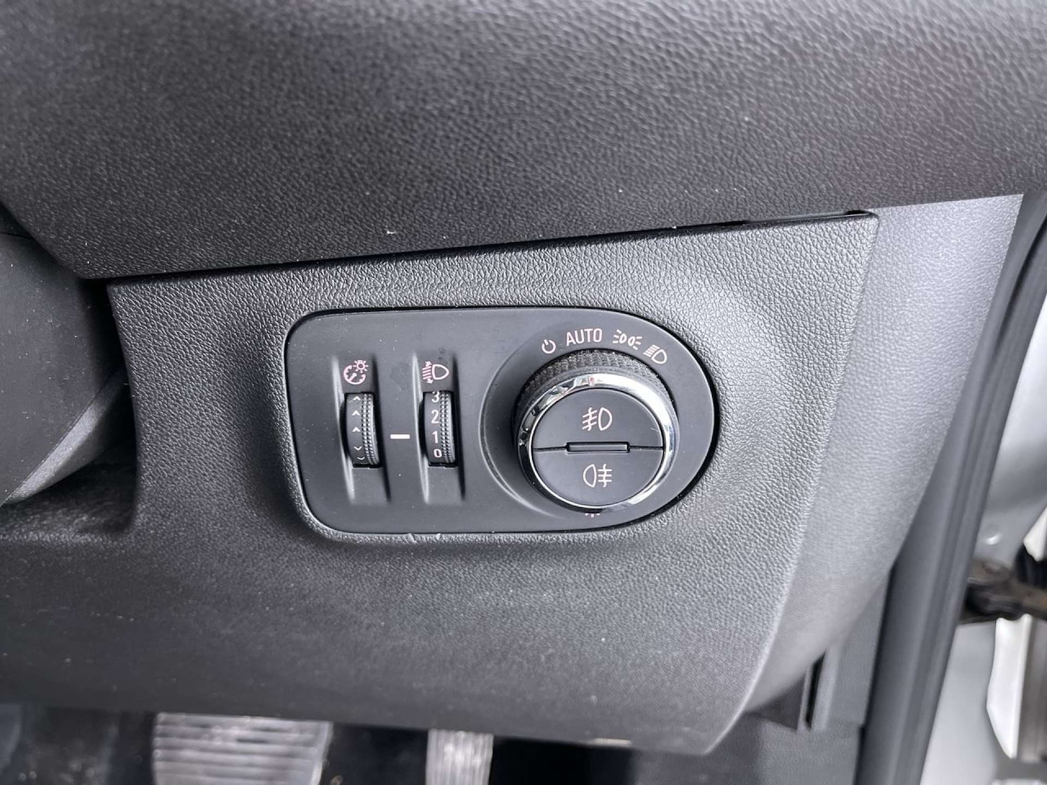 Used Vauxhall Corsa 2018 for sale - 76602049: Photo 48