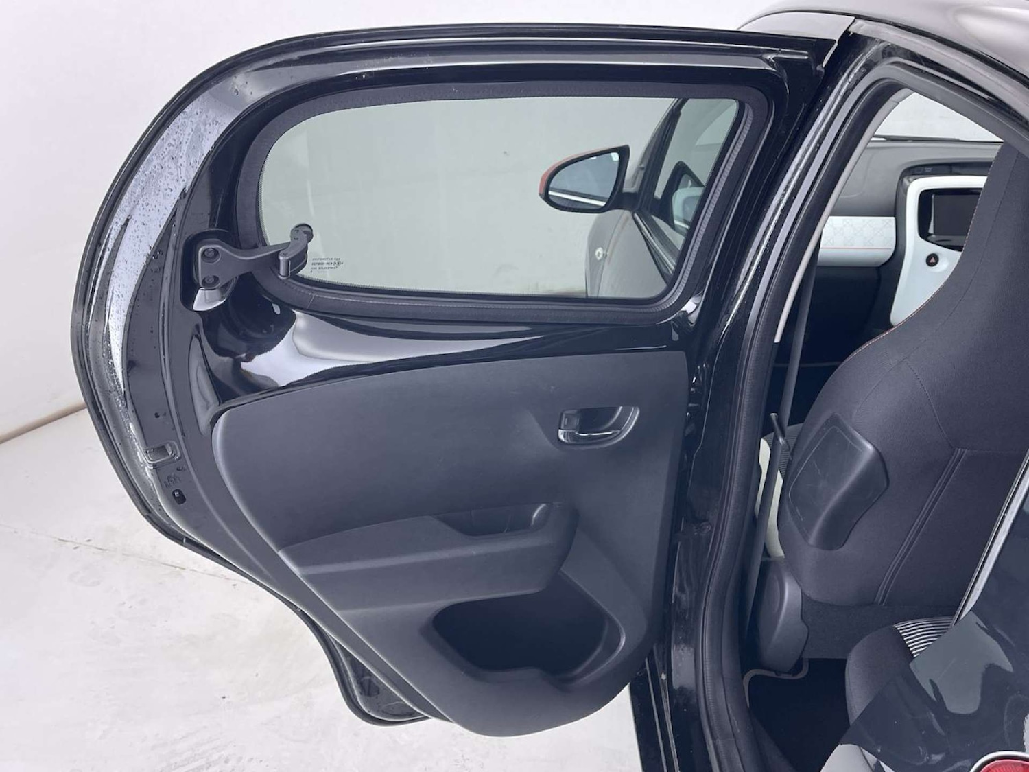 Used Peugeot 108 2016 for sale - 76829981: Photo 28