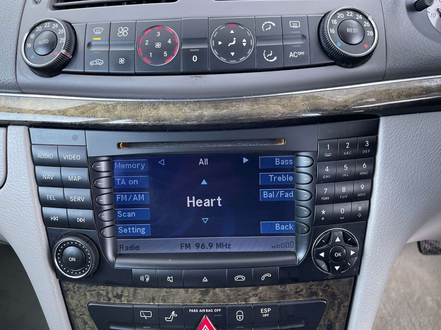 Used Mercedes-Benz E Class 2004 for sale - 77318468: Photo 40