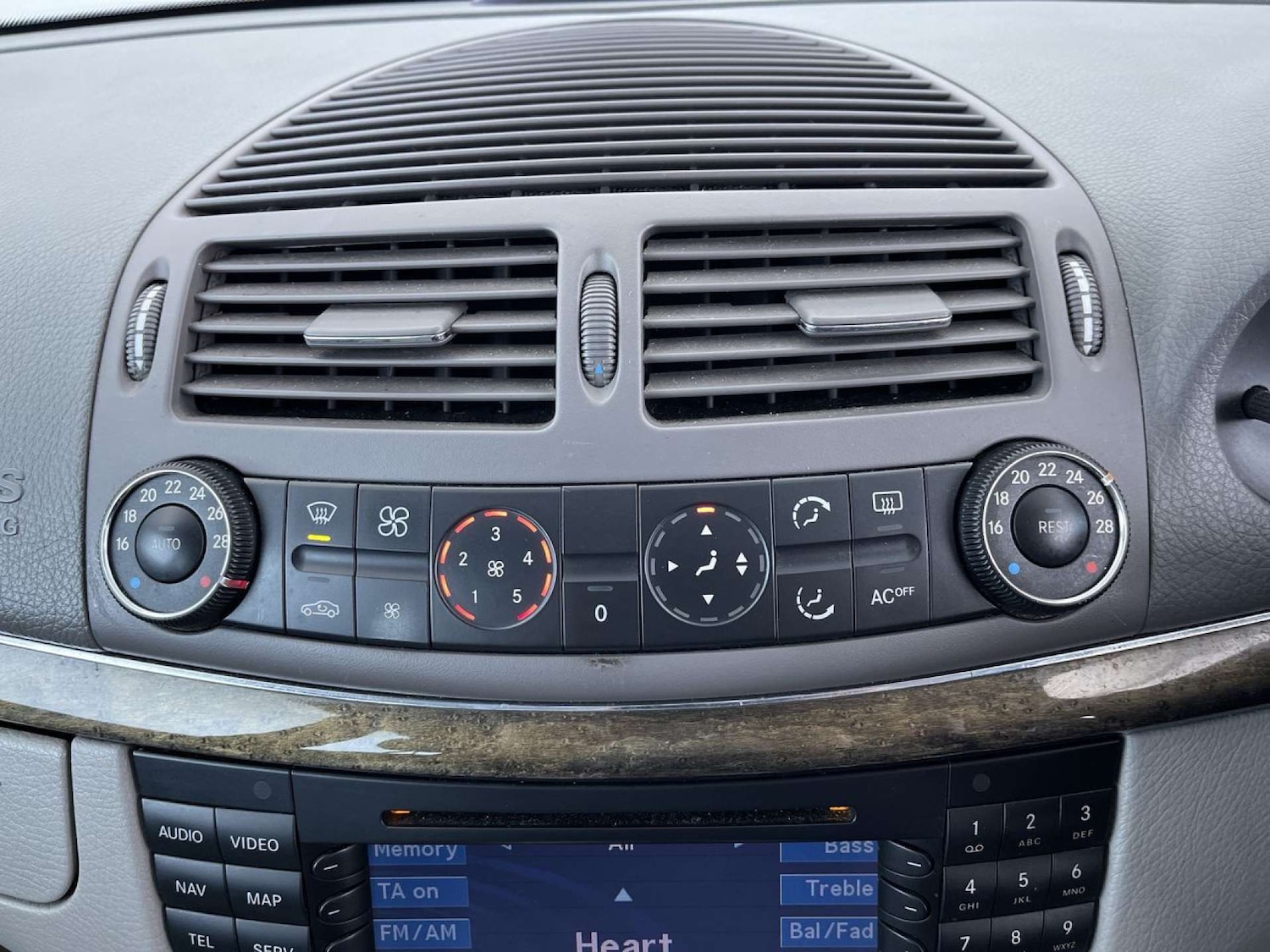 Used Mercedes-Benz E Class 2004 for sale - 77318468: Photo 42