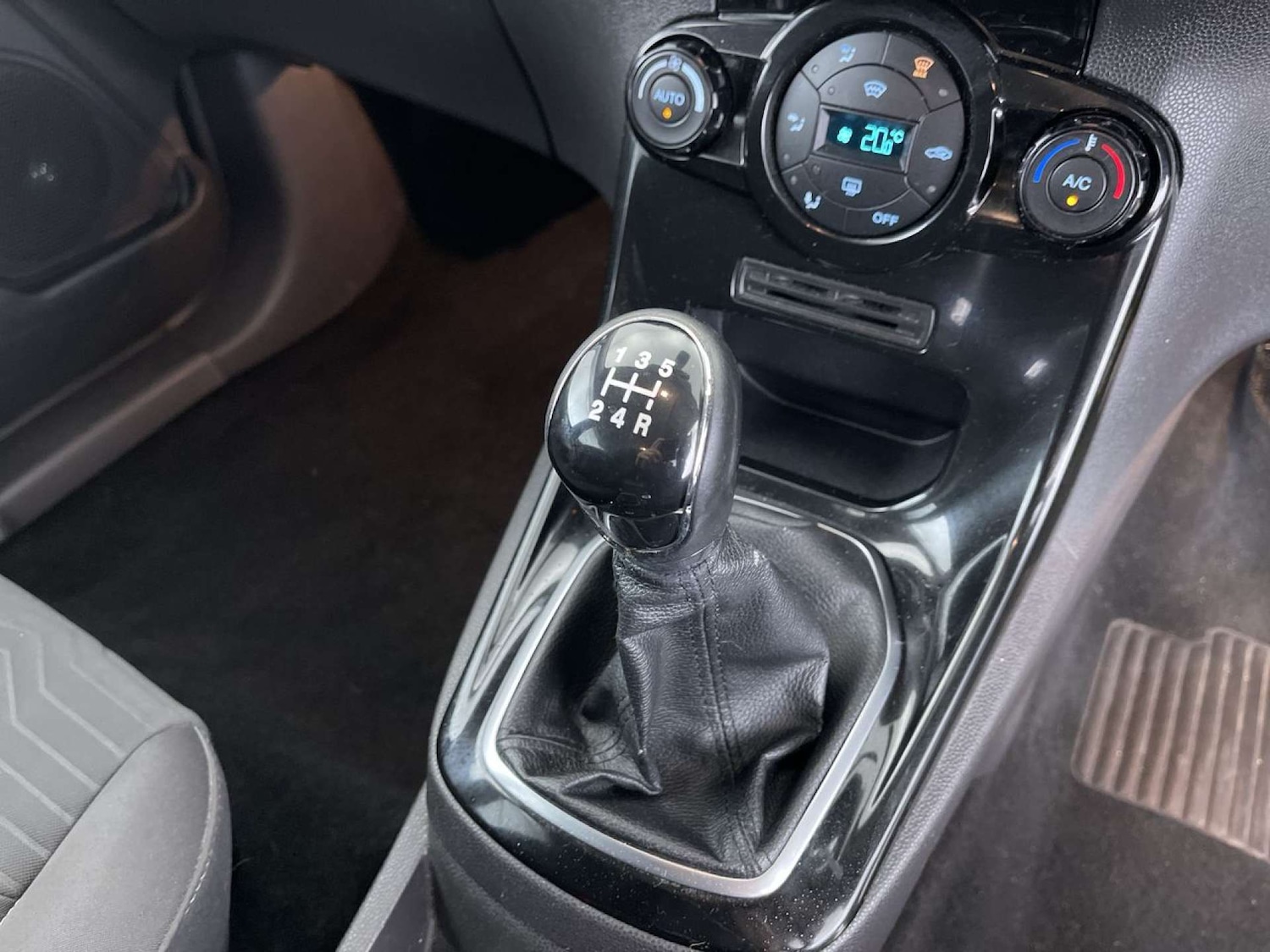 Used Ford Fiesta 2013 for sale - 76100790: Photo 45