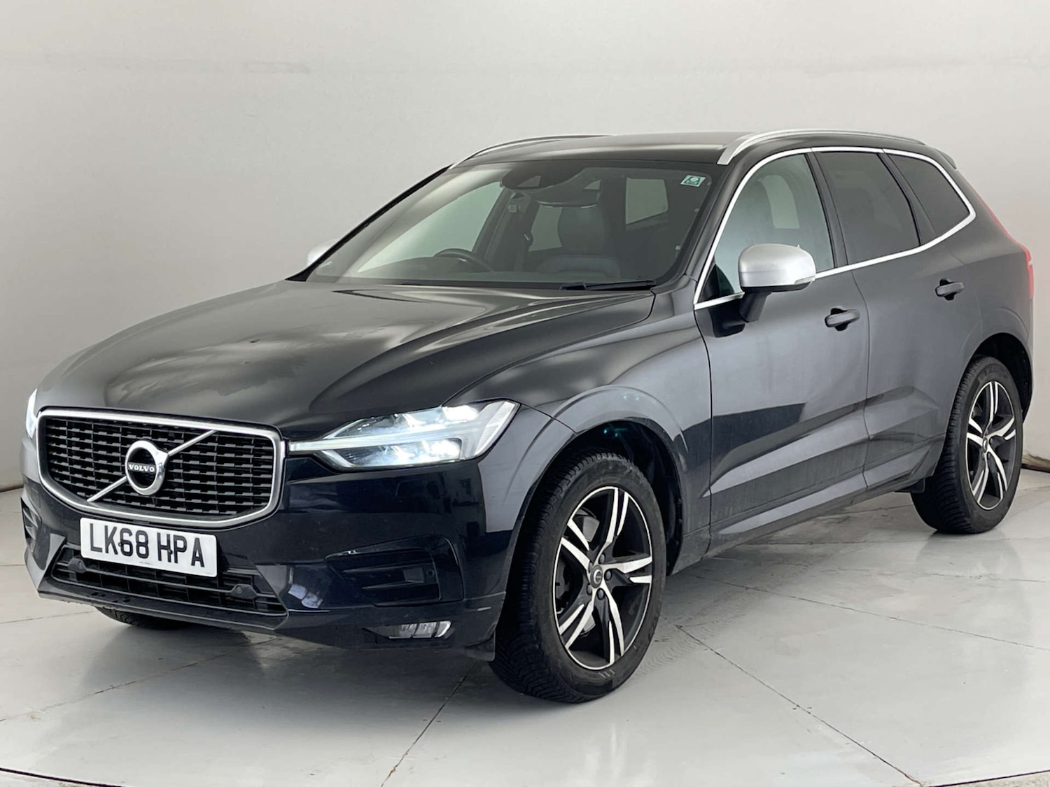 Used Volvo XC60 2018 for sale - 77392217: Photo 3