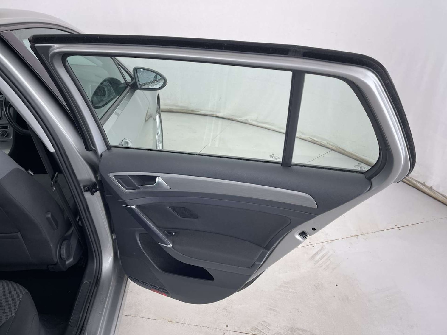 Used Volkswagen Golf 2017 for sale - 76385801: Photo 30