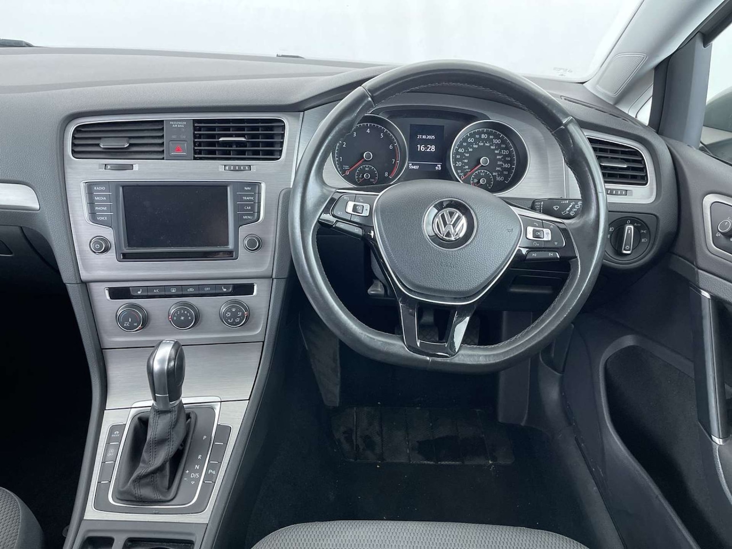 Used Volkswagen Golf 2017 for sale - 76385801: Photo 35