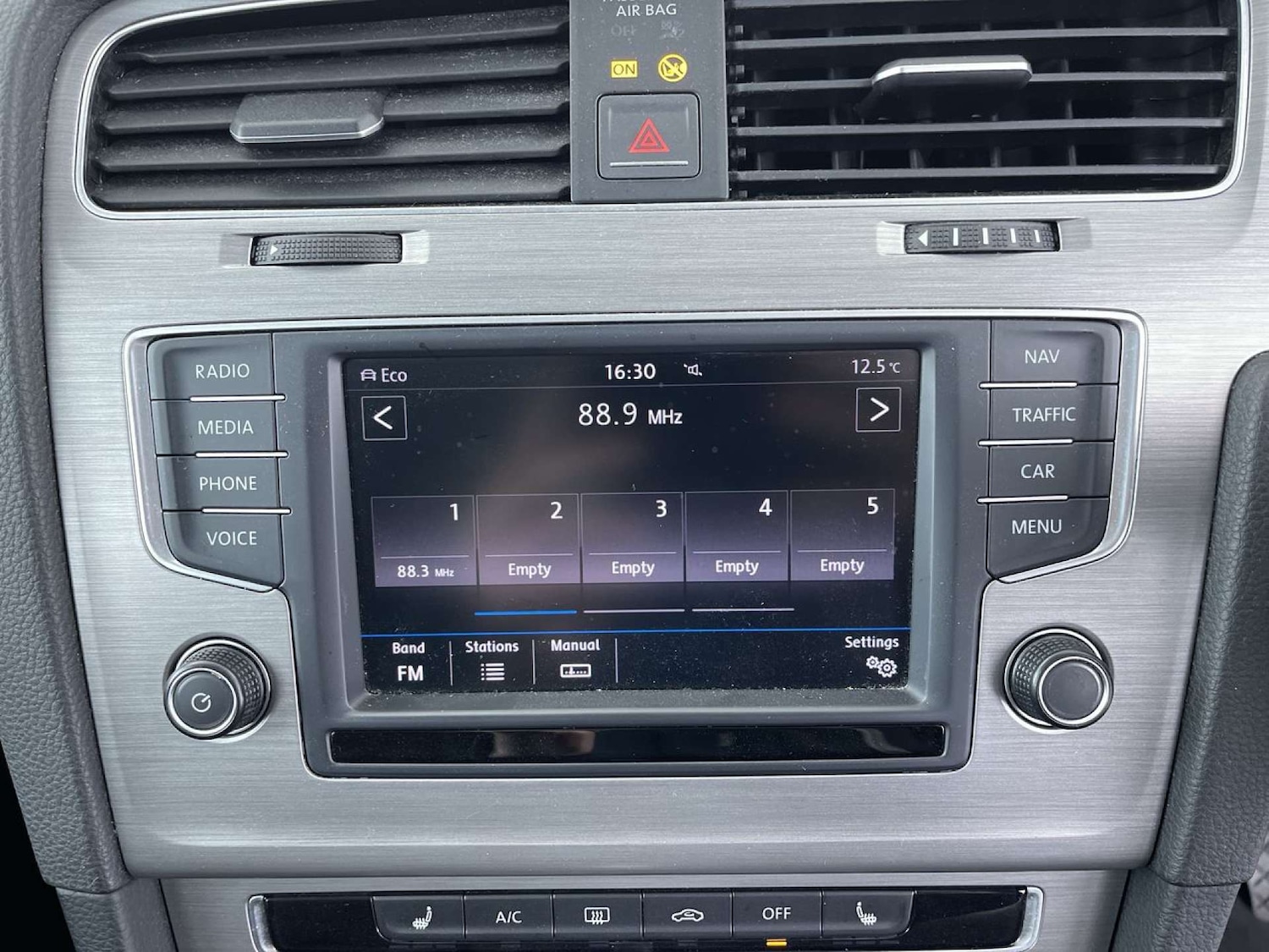 Used Volkswagen Golf 2017 for sale - 76385801: Photo 41