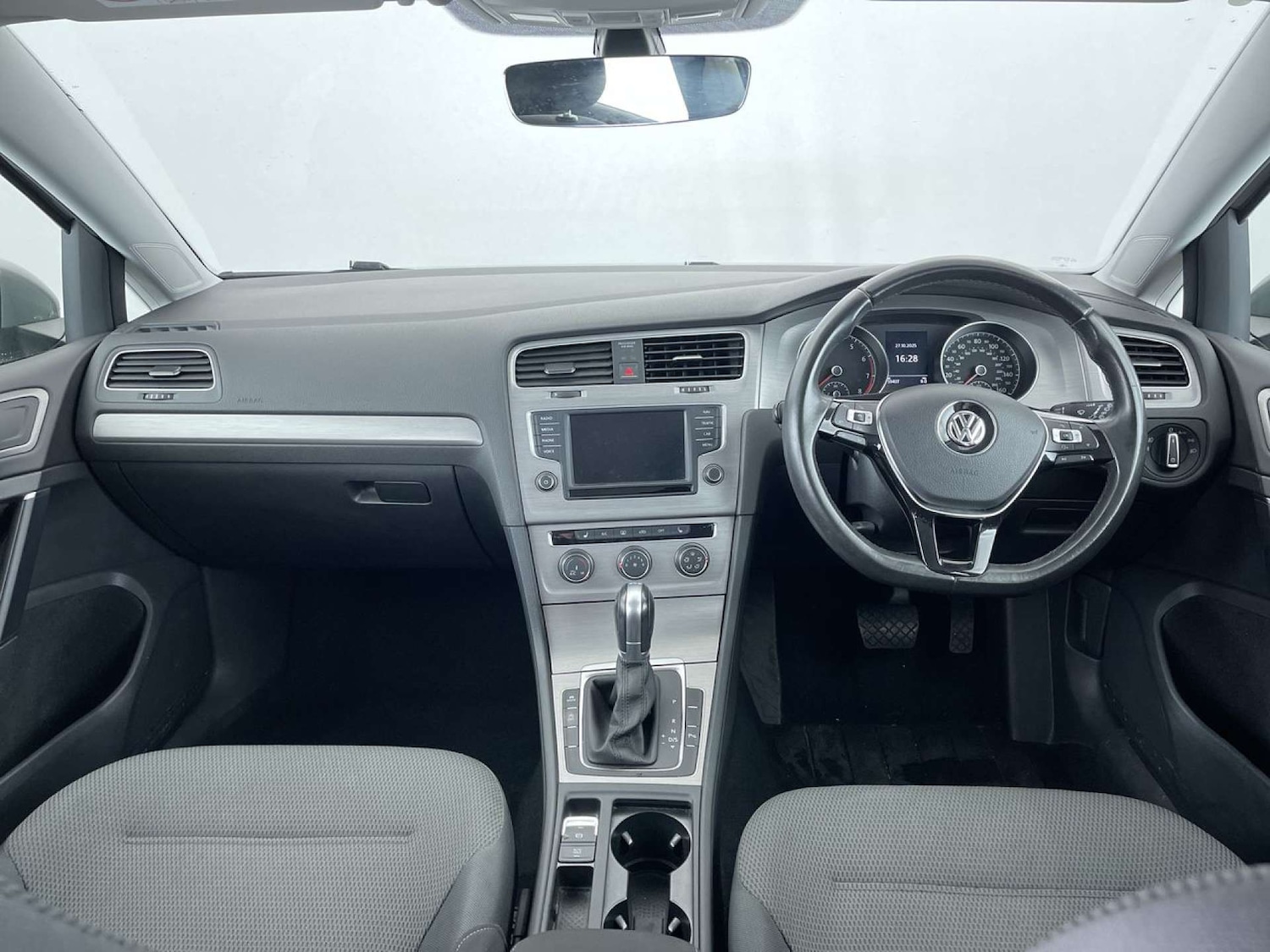 Used Volkswagen Golf 2017 for sale - 76385801: Photo 8