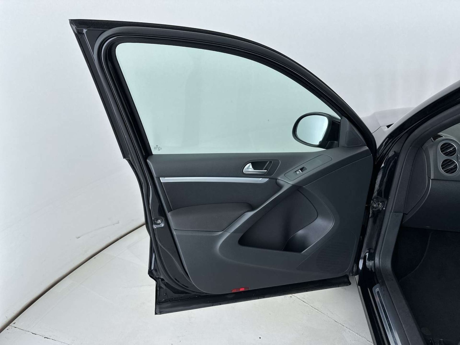 Used Volkswagen Tiguan 2014 for sale - 77617108: Photo 24