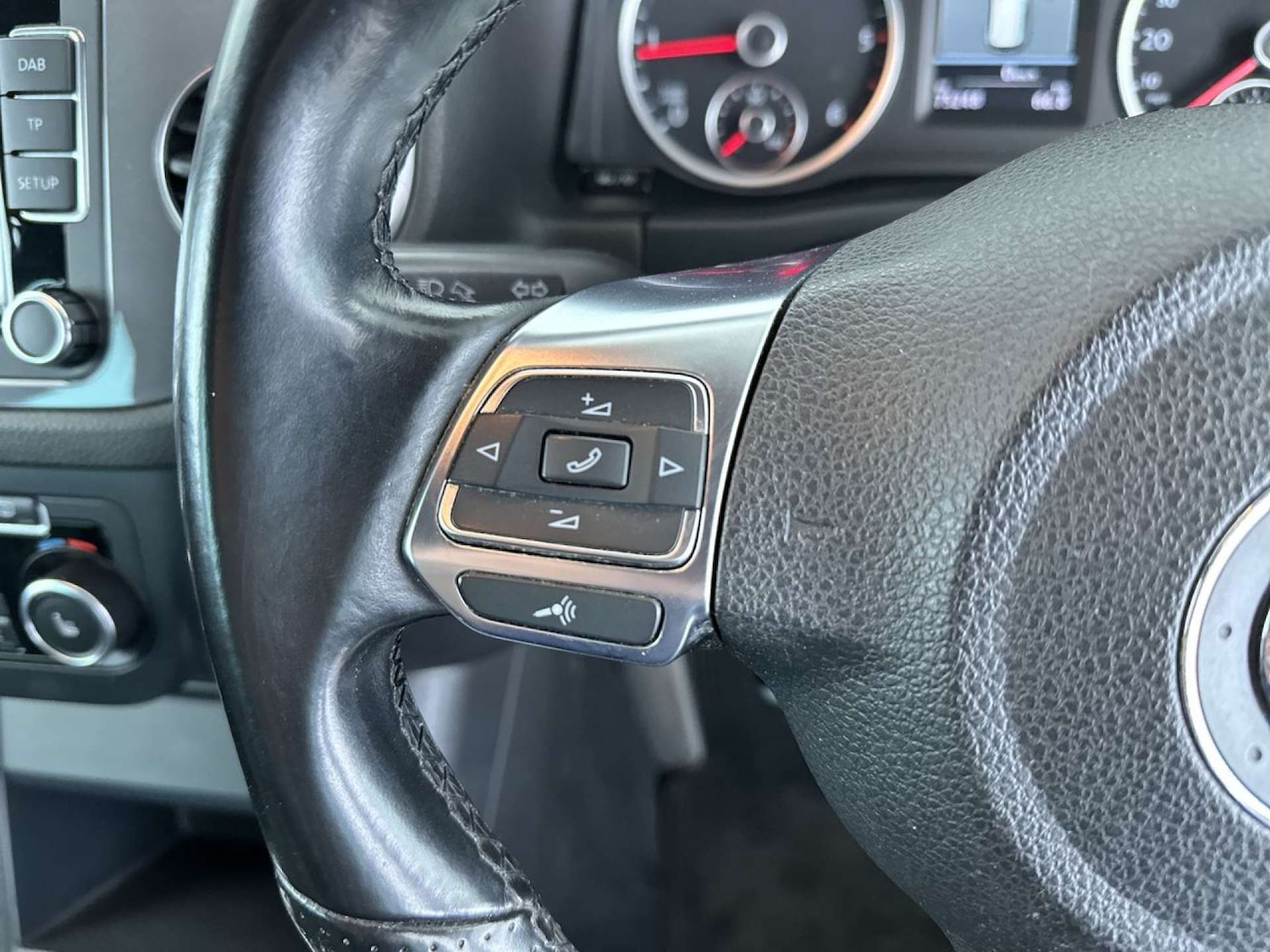 Used Volkswagen Tiguan 2014 for sale - 77617108: Photo 46