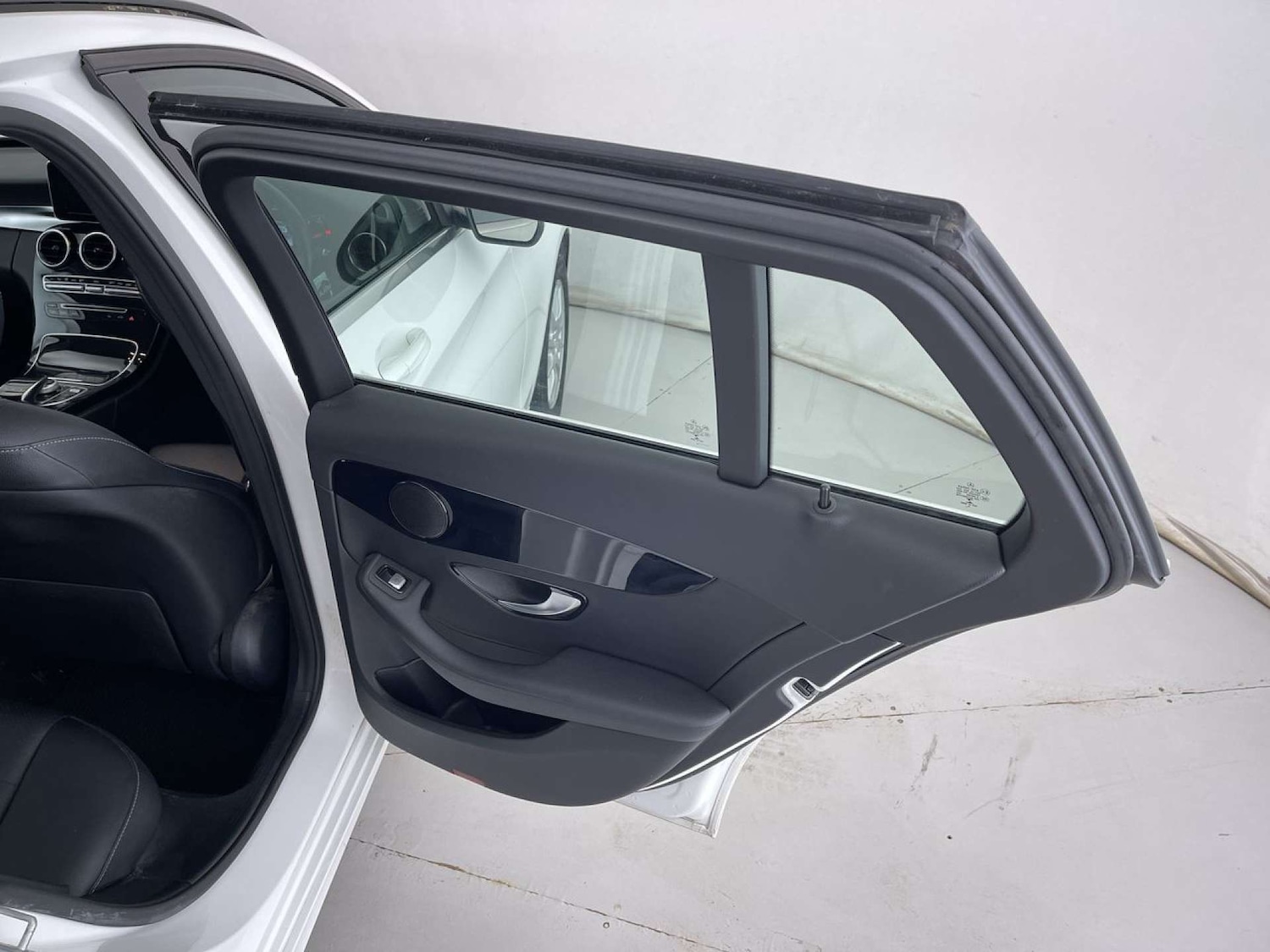 Used Mercedes-Benz C Class 2016 for sale - 76602124: Photo 30