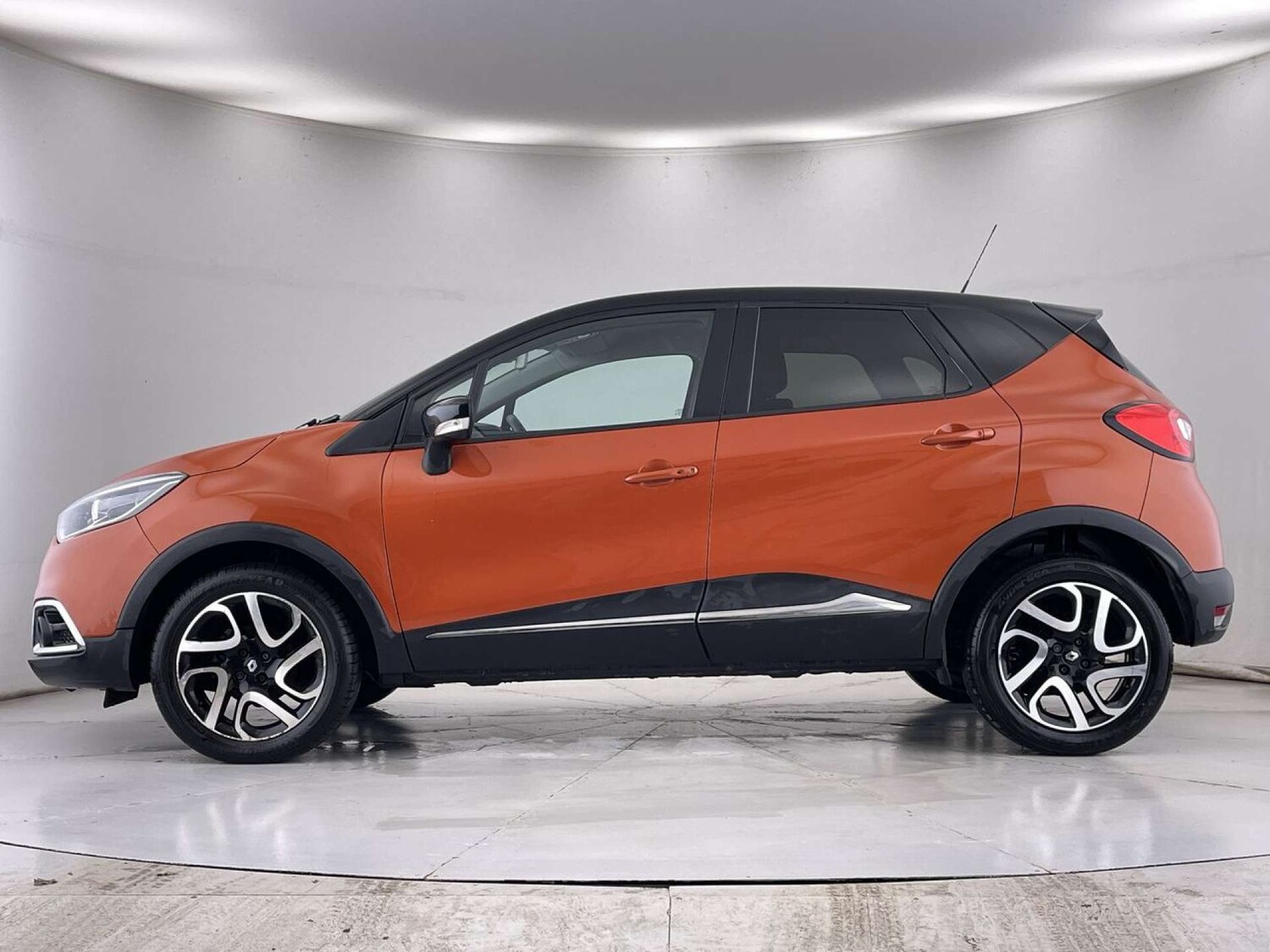 Used Renault Captur 2016 for sale - 76127600: Photo 16