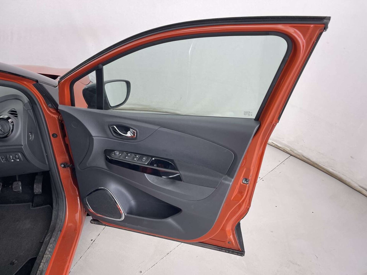 Used Renault Captur 2016 for sale - 76127600: Photo 29