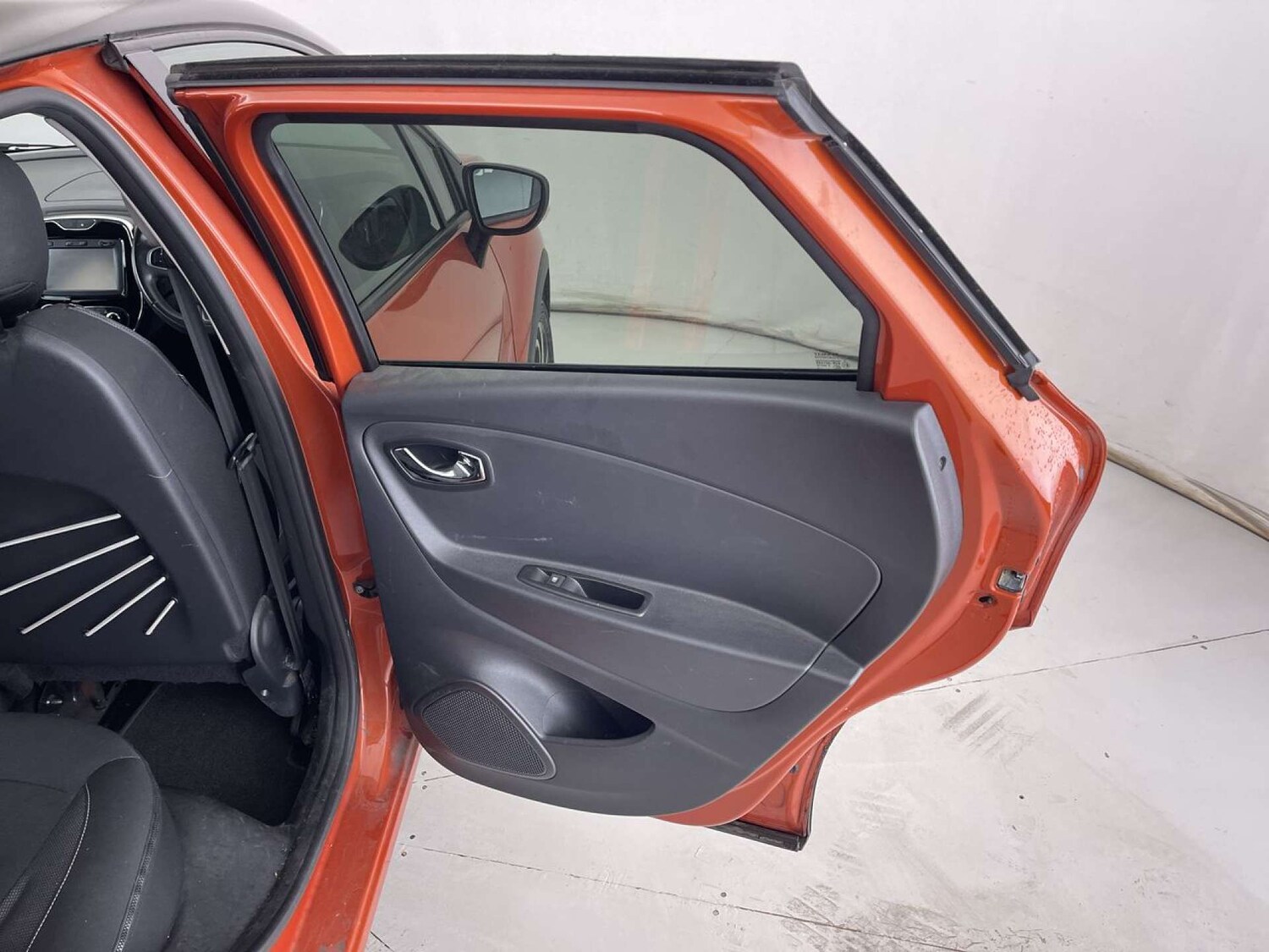 Used Renault Captur 2016 for sale - 76127600: Photo 30