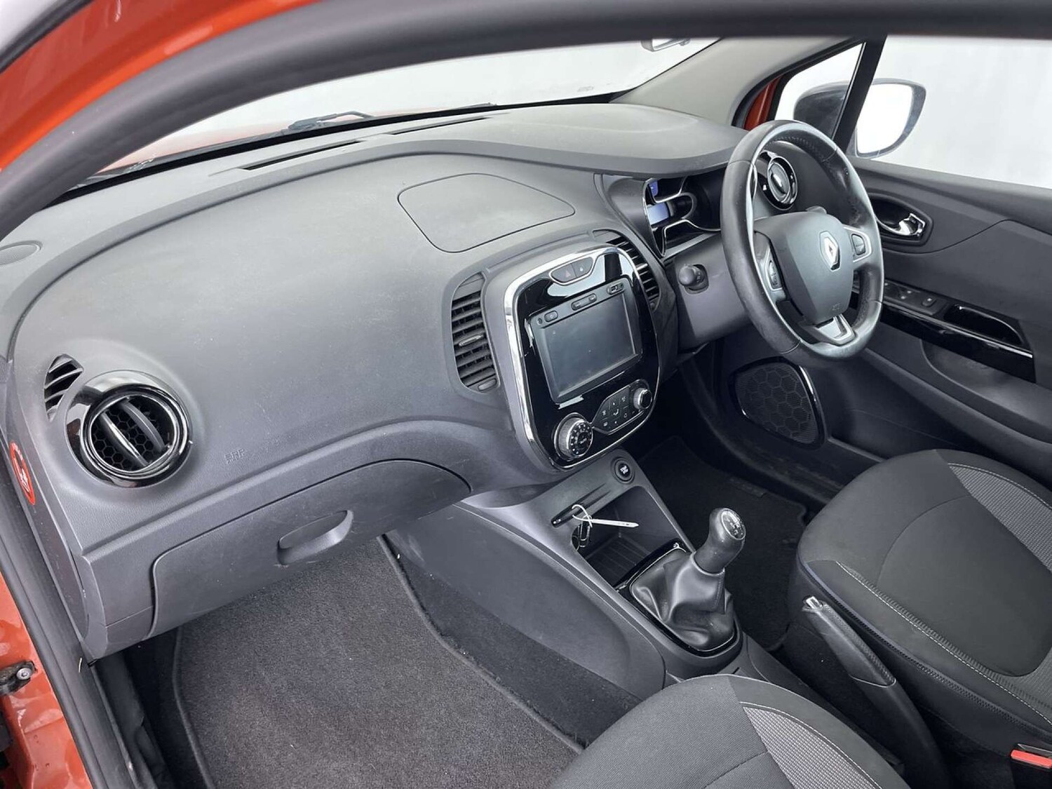 Used Renault Captur 2016 for sale - 76127600: Photo 32