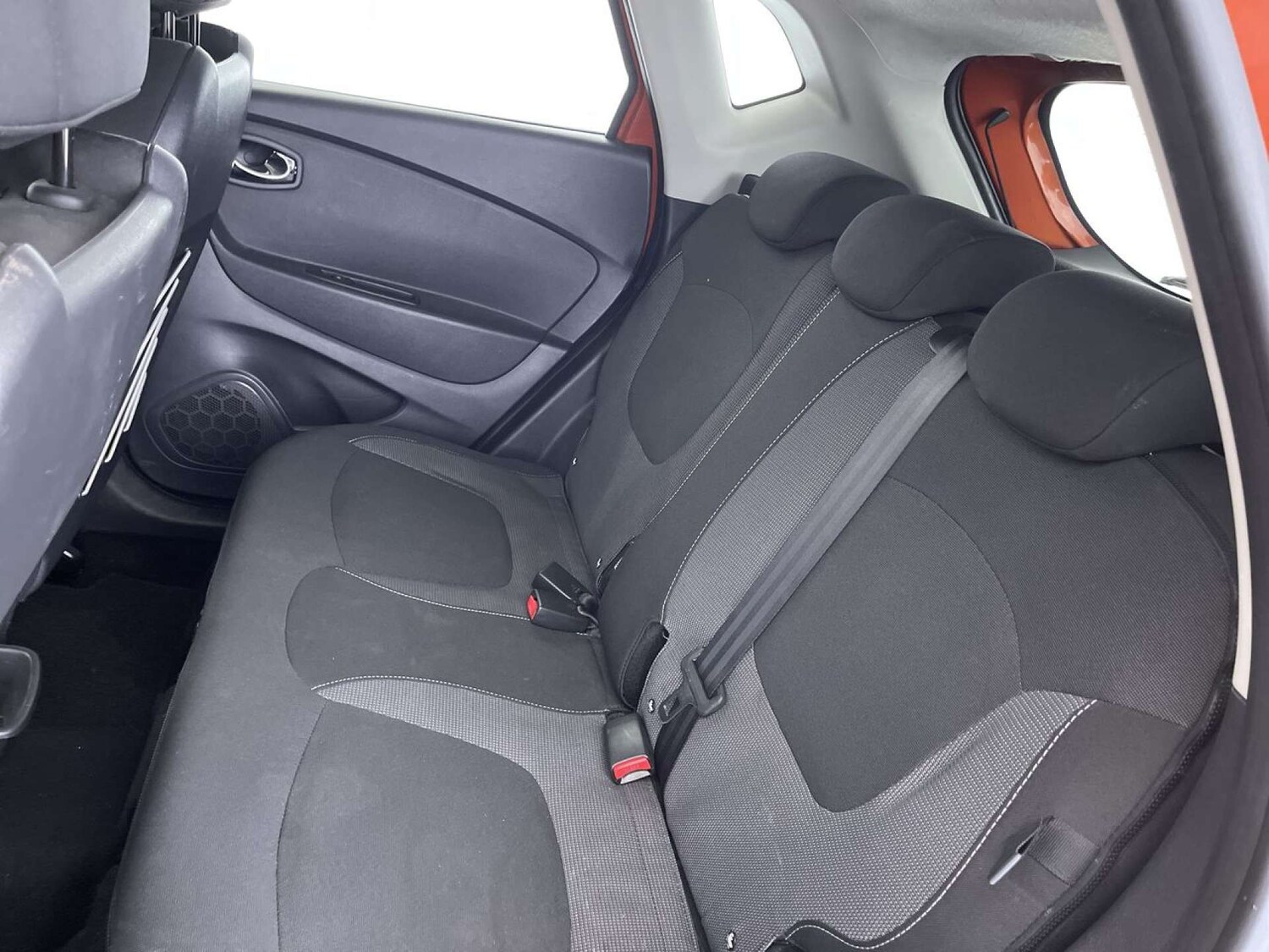 Used Renault Captur 2016 for sale - 76127600: Photo 9