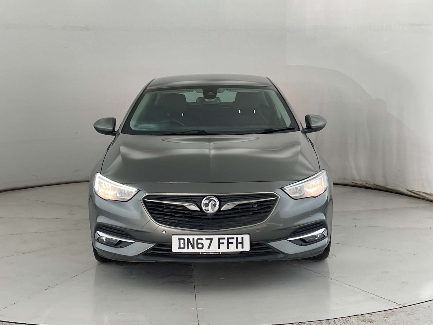 Used Vauxhall Insignia 2017 for sale - 77224826: Photo 2