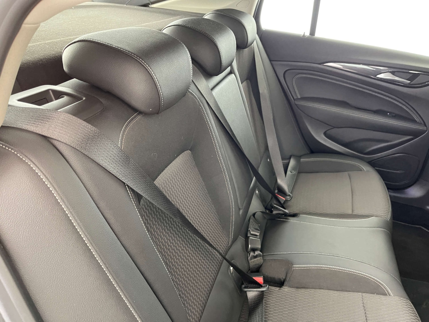 Used Vauxhall Insignia 2017 for sale - 77224826: Photo 8