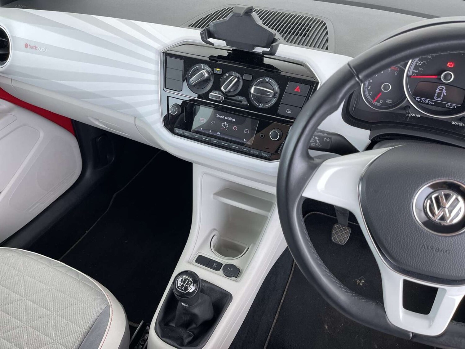 Used Volkswagen up! 2017 for sale - 76025777: Photo 42