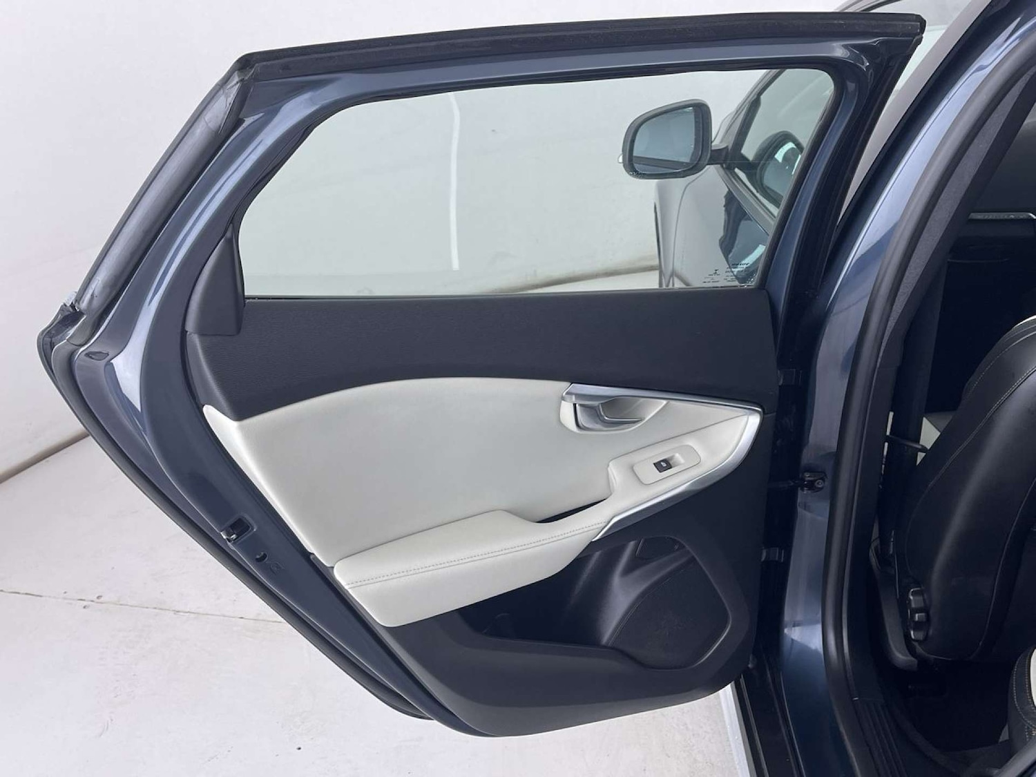 Used Volvo V40 2016 for sale - 77200714: Photo 28