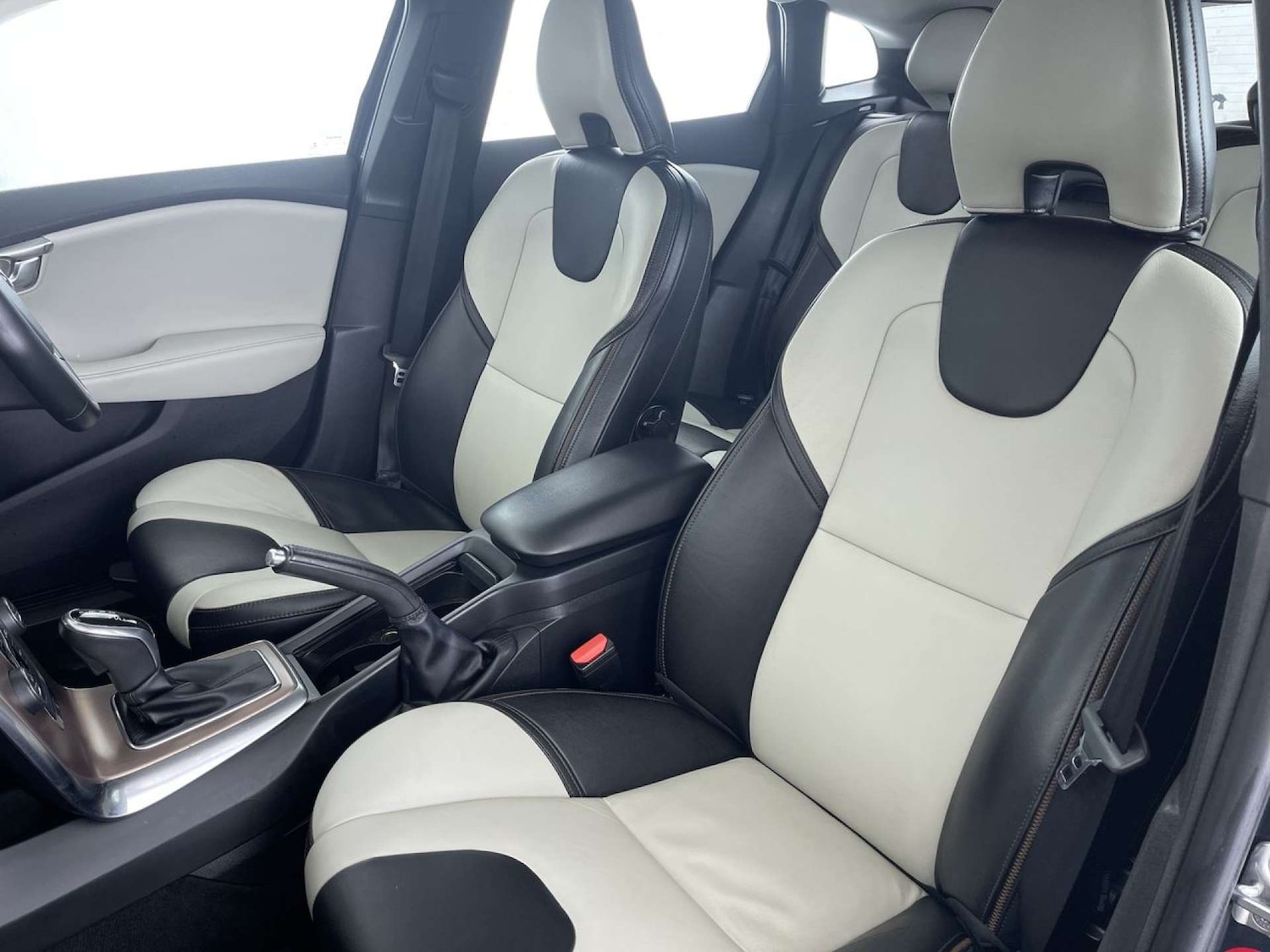 Used Volvo V40 2016 for sale - 77200714: Photo 31