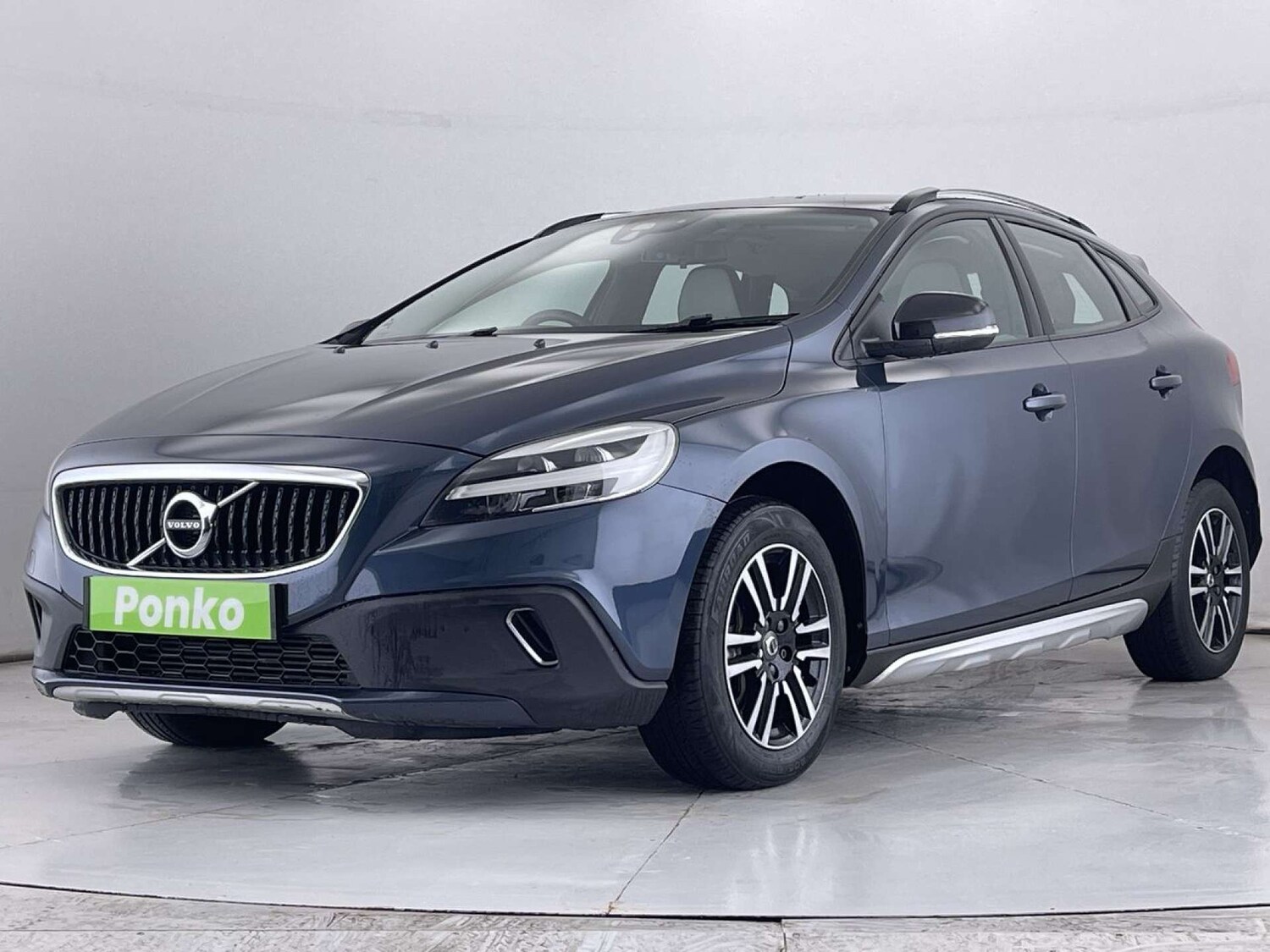 Used Volvo V40 2016 for sale - 77200714: Photo 4