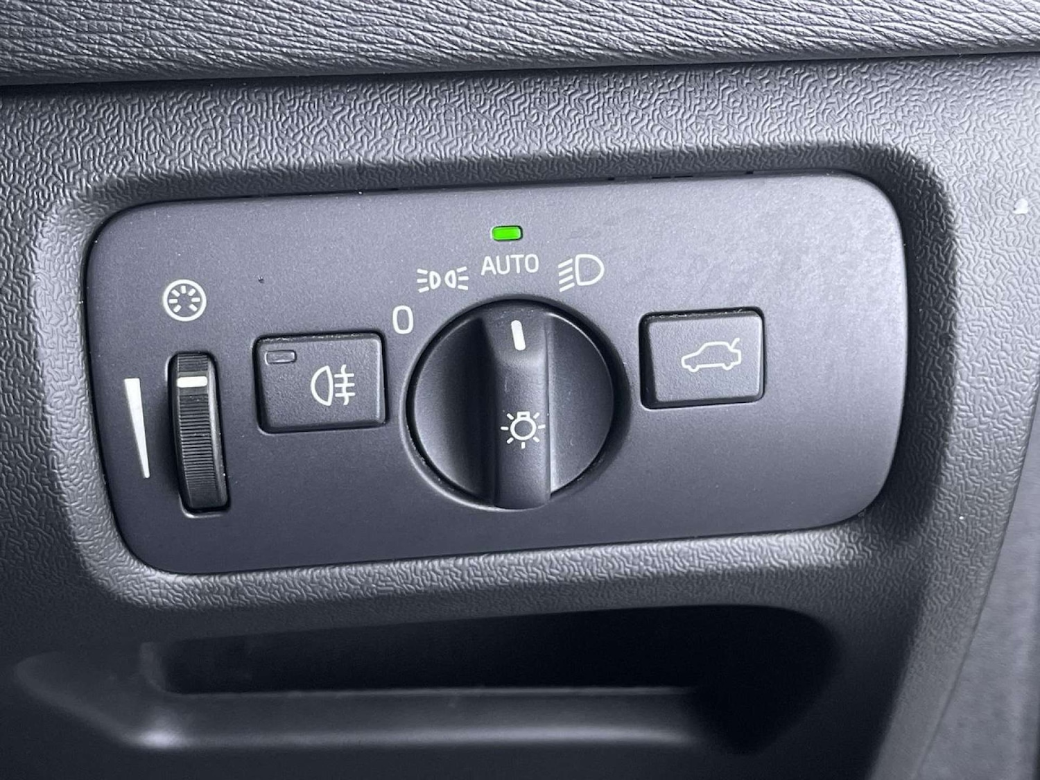 Used Volvo V40 2016 for sale - 77200714: Photo 47