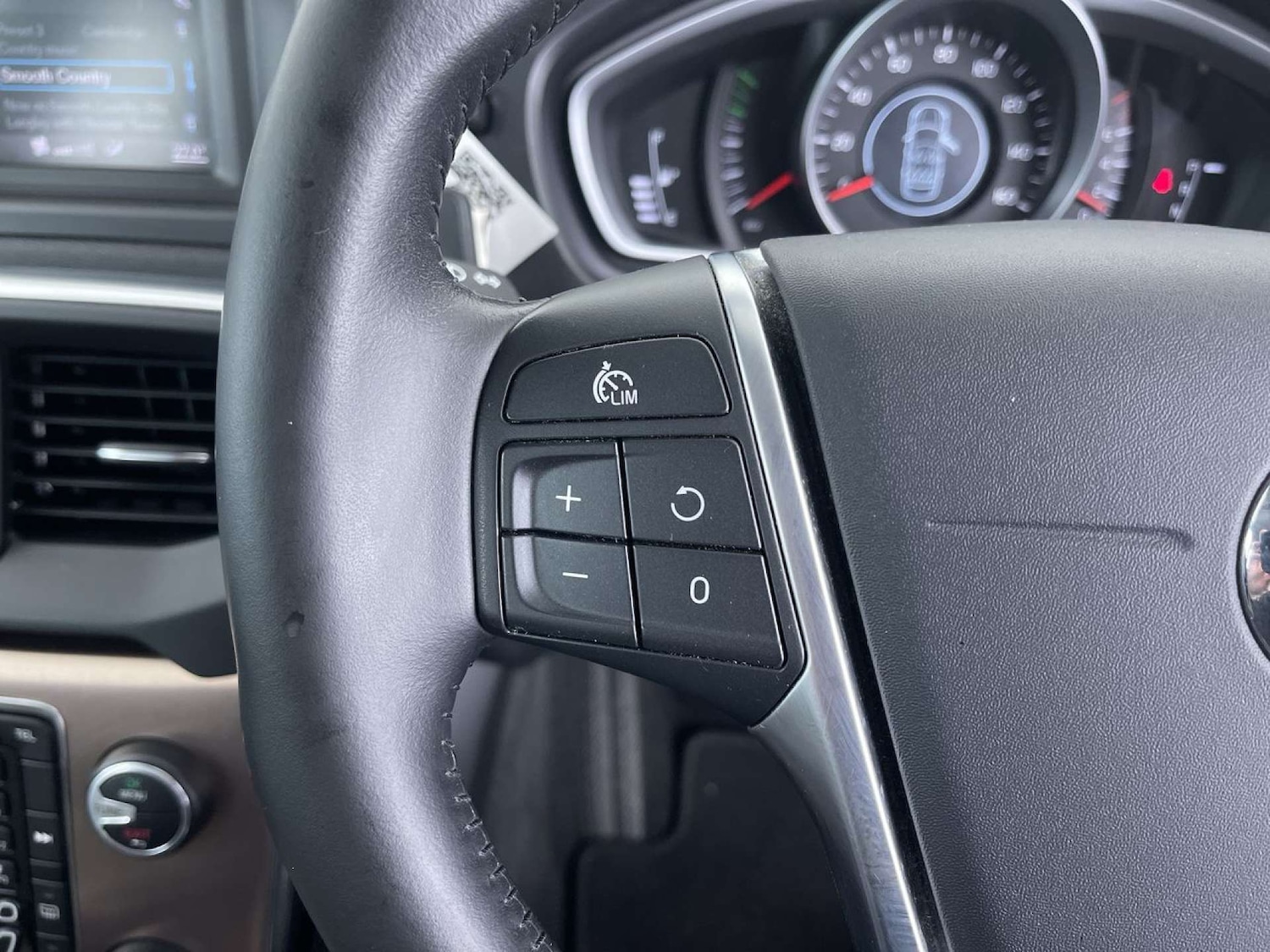 Used Volvo V40 2016 for sale - 77200714: Photo 49