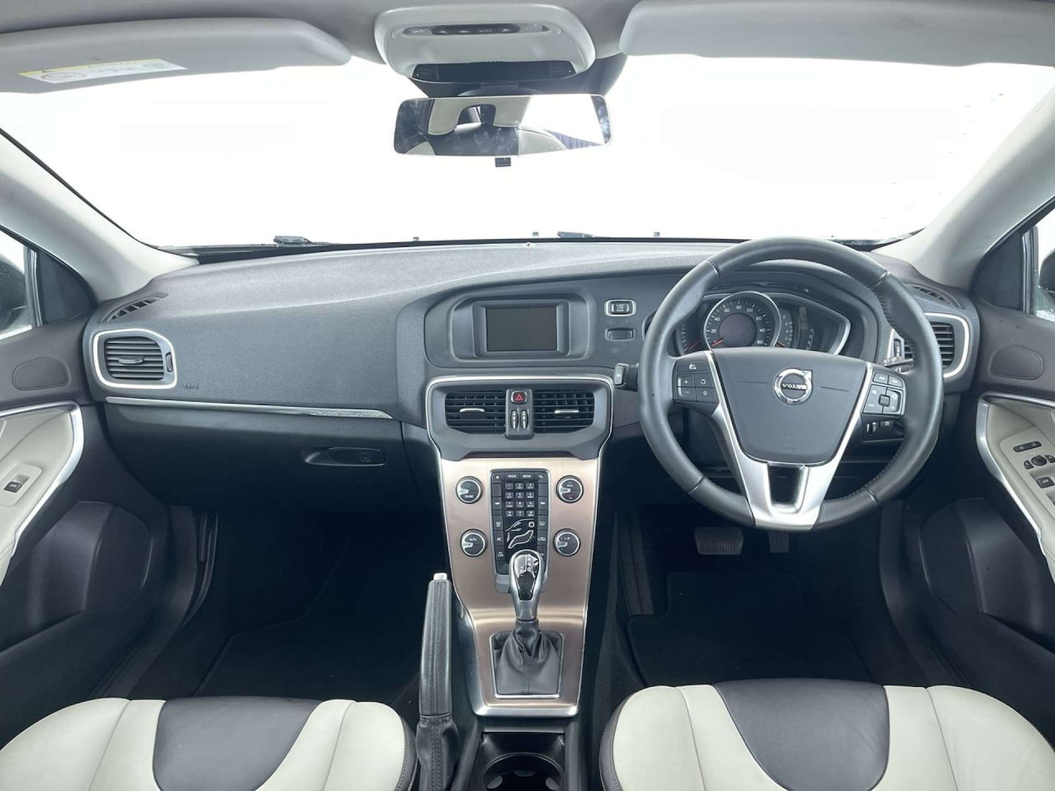 Used Volvo V40 2016 for sale - 77200714: Photo 8