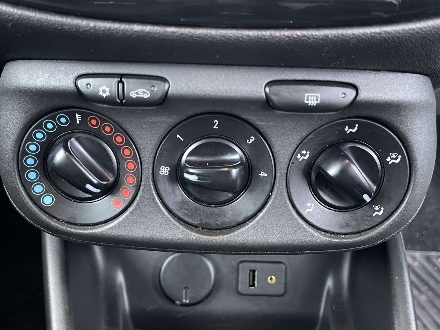 Used Vauxhall Corsa 2015 for sale - 76544312: Photo 43