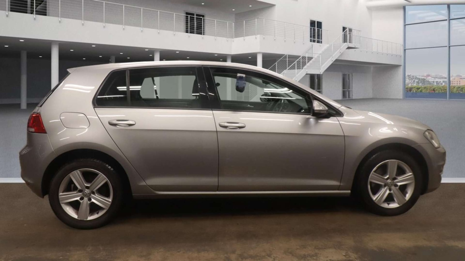 Used Volkswagen Golf 2017 for sale - 77667830: Photo 5