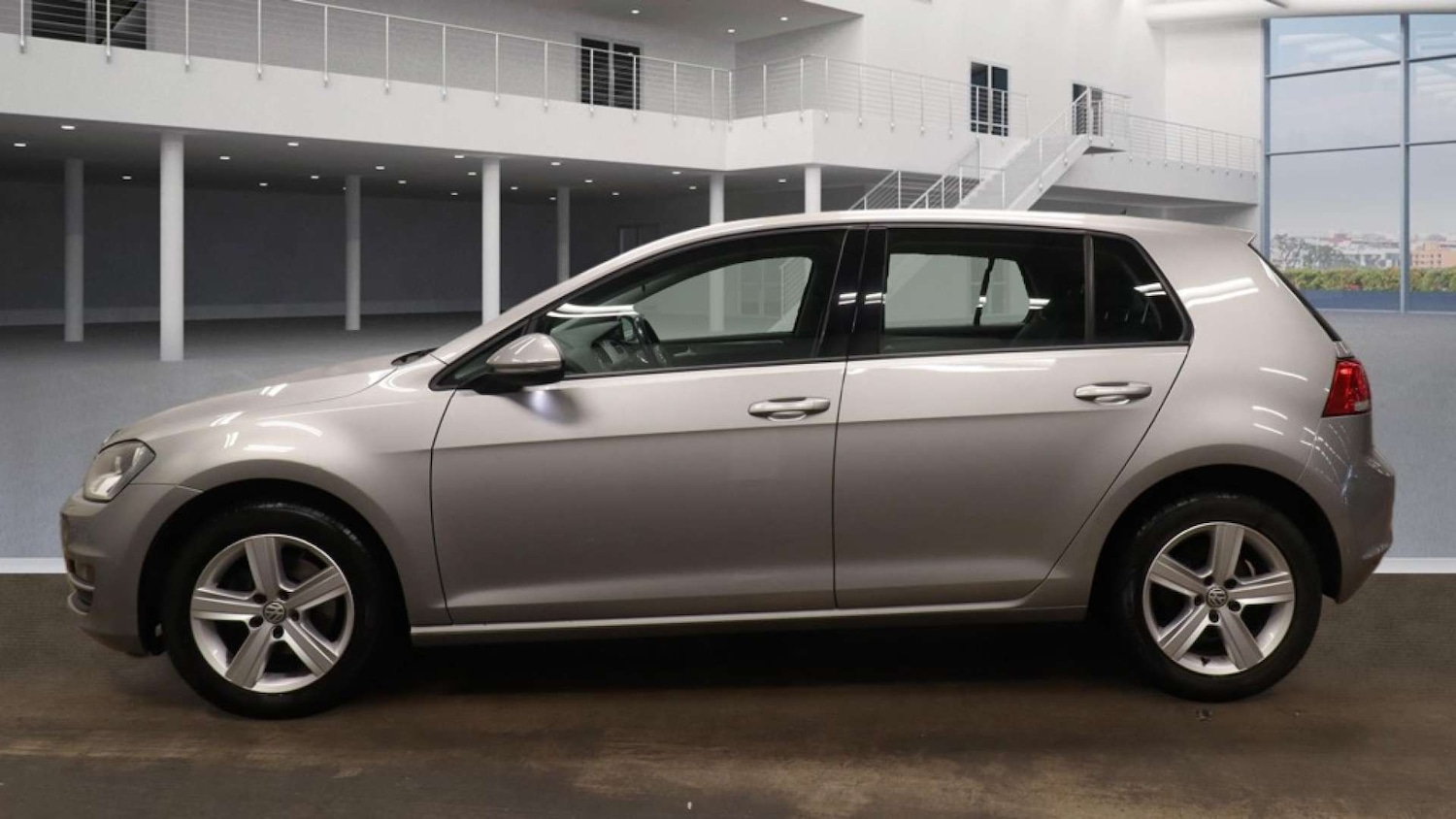 Used Volkswagen Golf 2017 for sale - 77667830: Photo 6