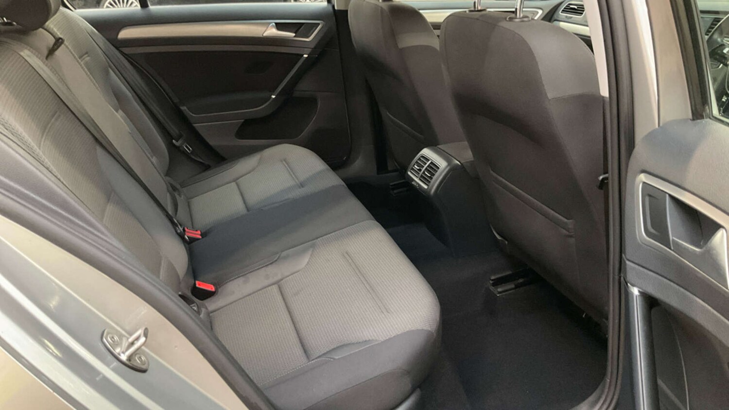 Used Volkswagen Golf 2017 for sale - 77667830: Photo 8