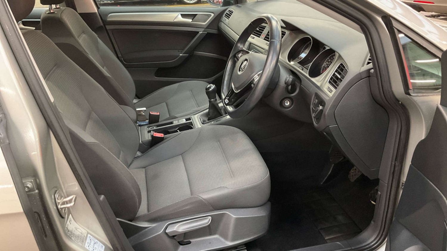 Used Volkswagen Golf 2017 for sale - 77667830: Photo 9