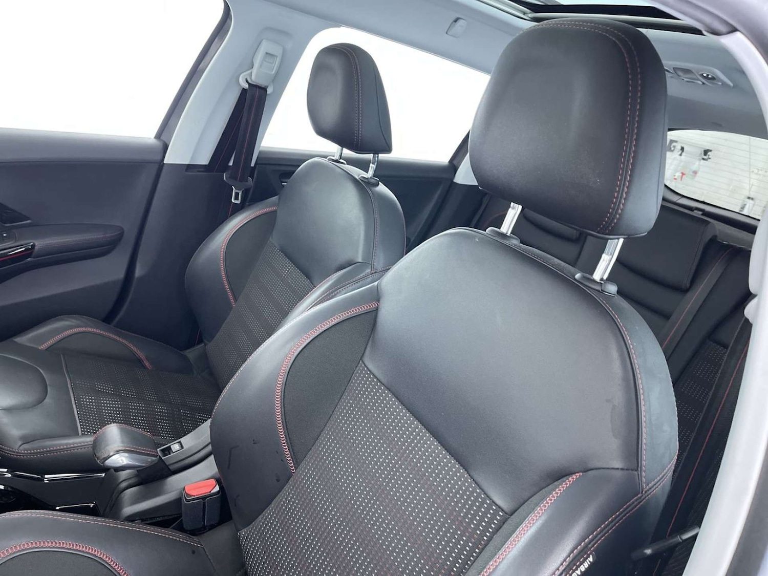 Used Peugeot 2008 2017 for sale - 77437450: Photo 31