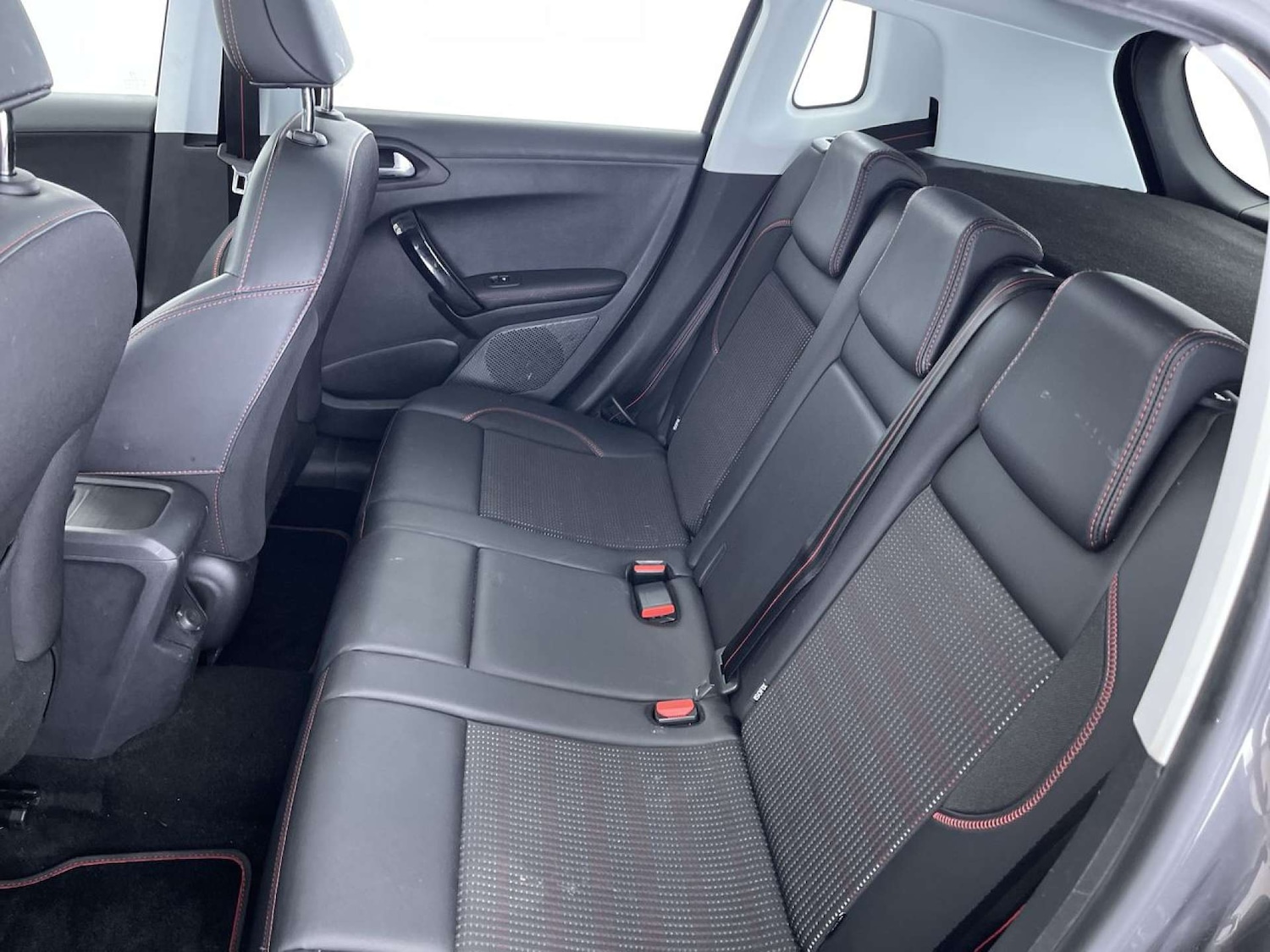 Used Peugeot 2008 2017 for sale - 77437450: Photo 9