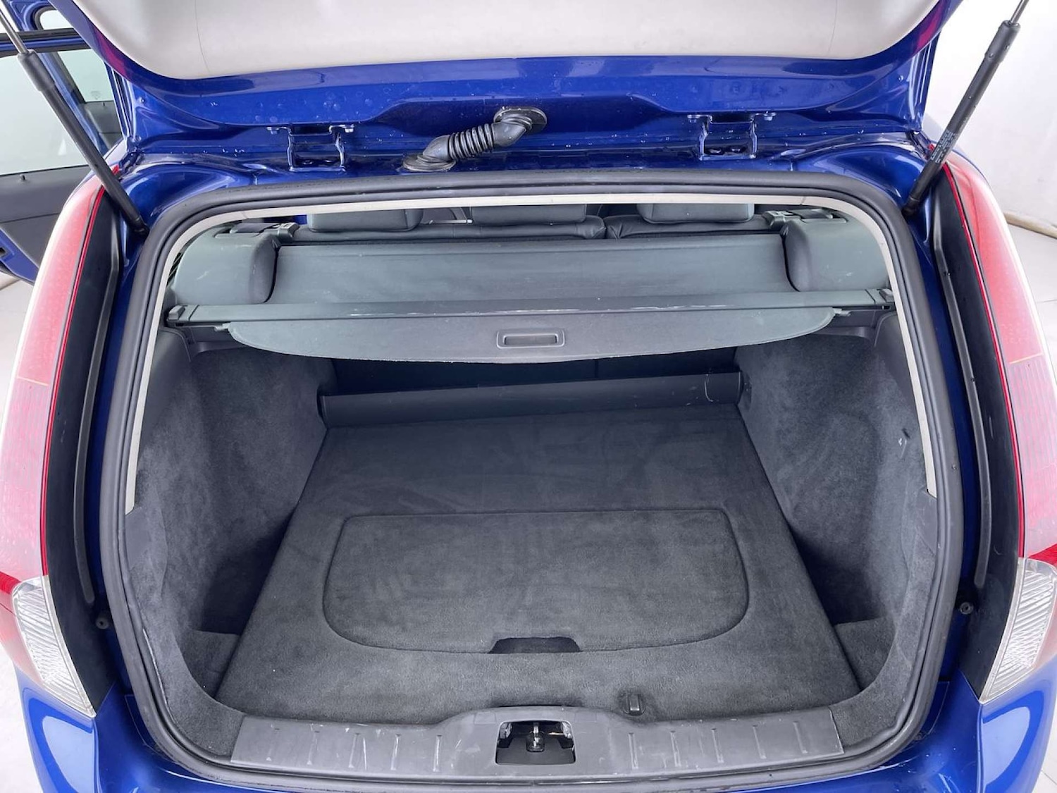 Used Volvo V50 2009 for sale - 76767901: Photo 10