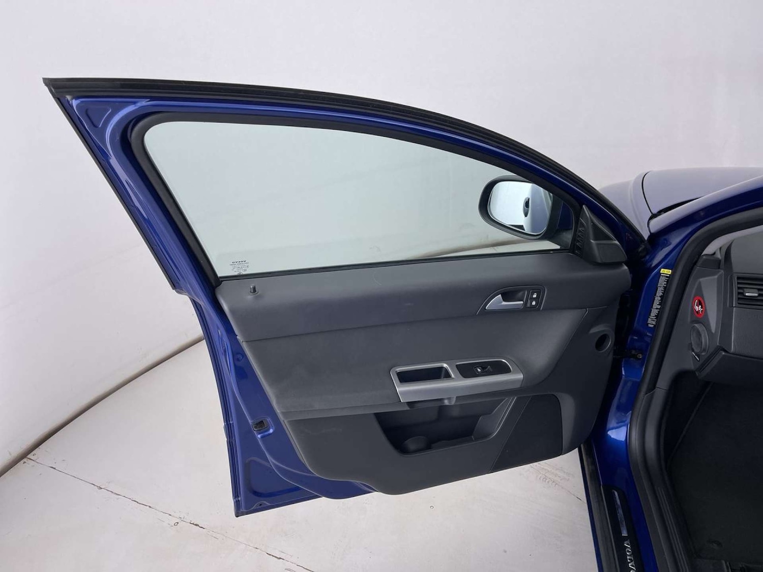 Used Volvo V50 2009 for sale - 76767901: Photo 27