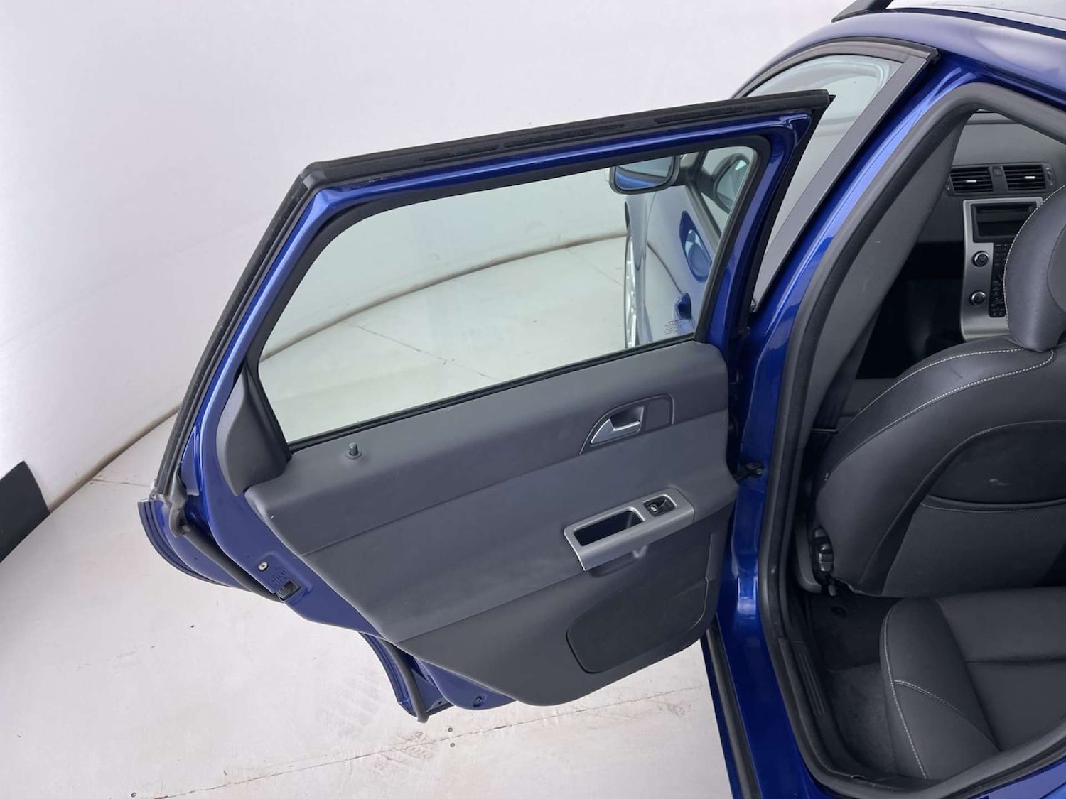 Used Volvo V50 2009 for sale - 76767901: Photo 28