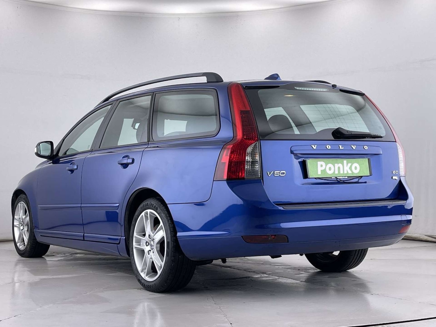 Used Volvo V50 2009 for sale - 76767901: Photo 3