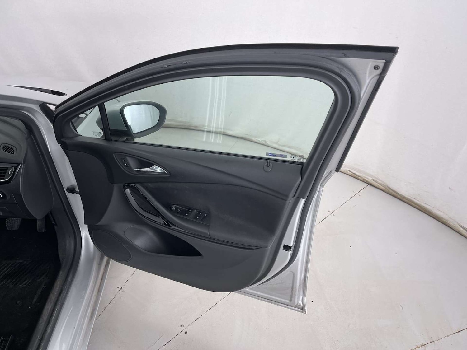 Used Vauxhall Astra 2017 for sale - 76385767: Photo 29