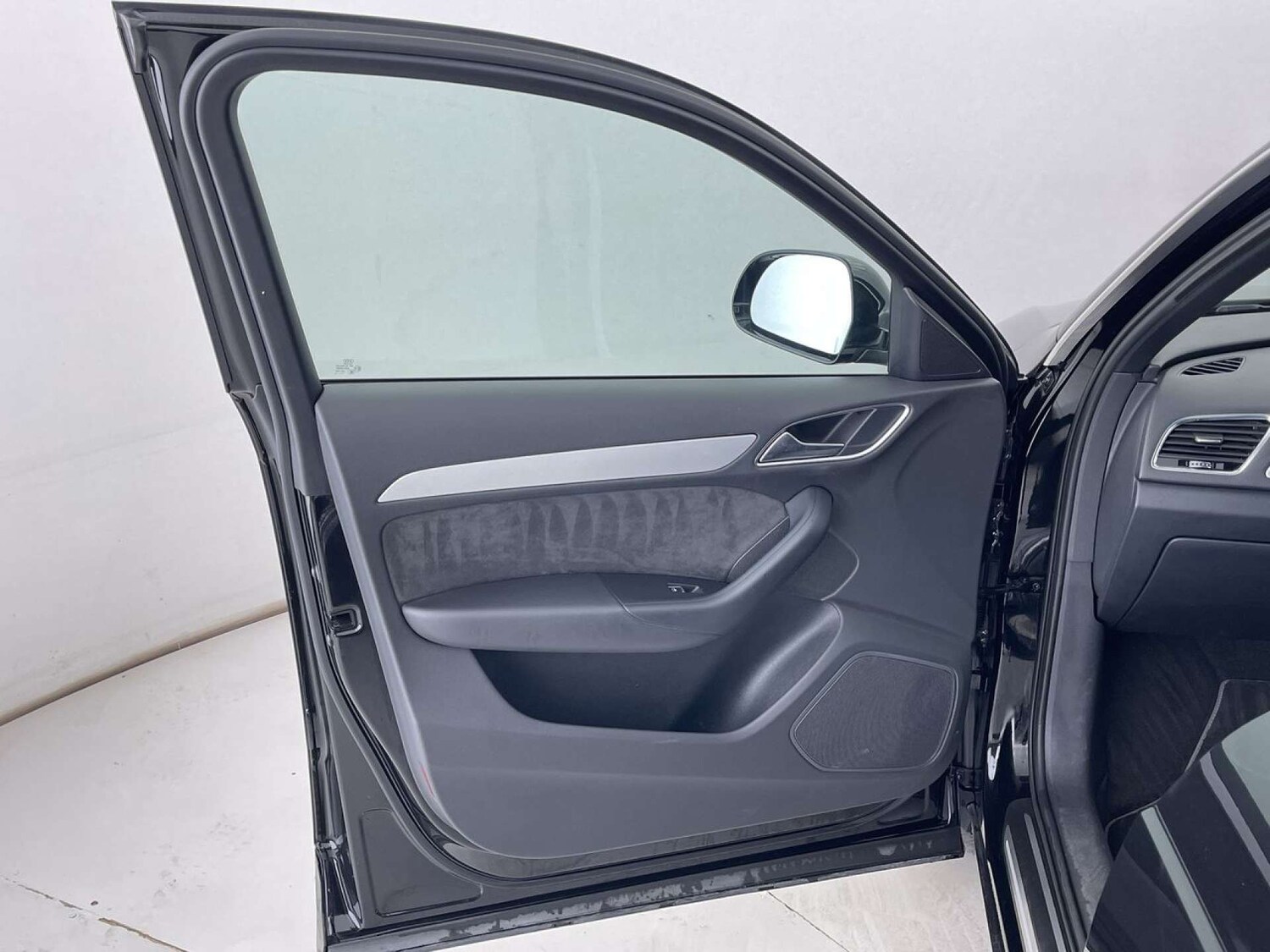 Used Audi Q3 2015 for sale - 76829955: Photo 27