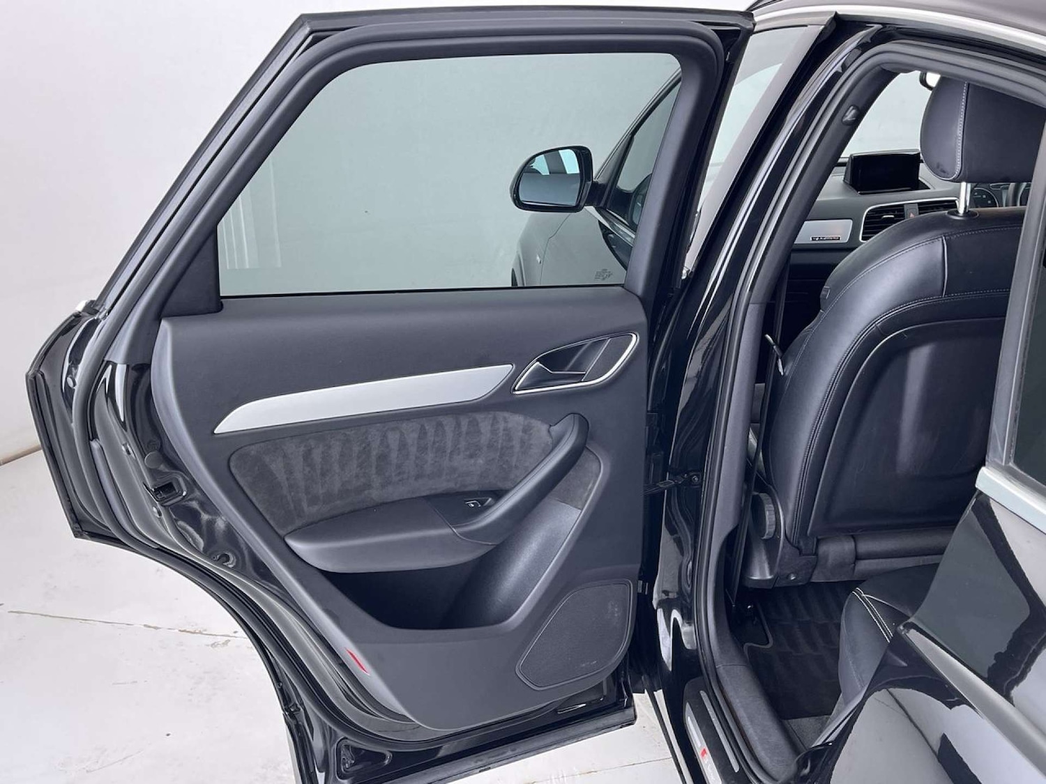 Used Audi Q3 2015 for sale - 76829955: Photo 28